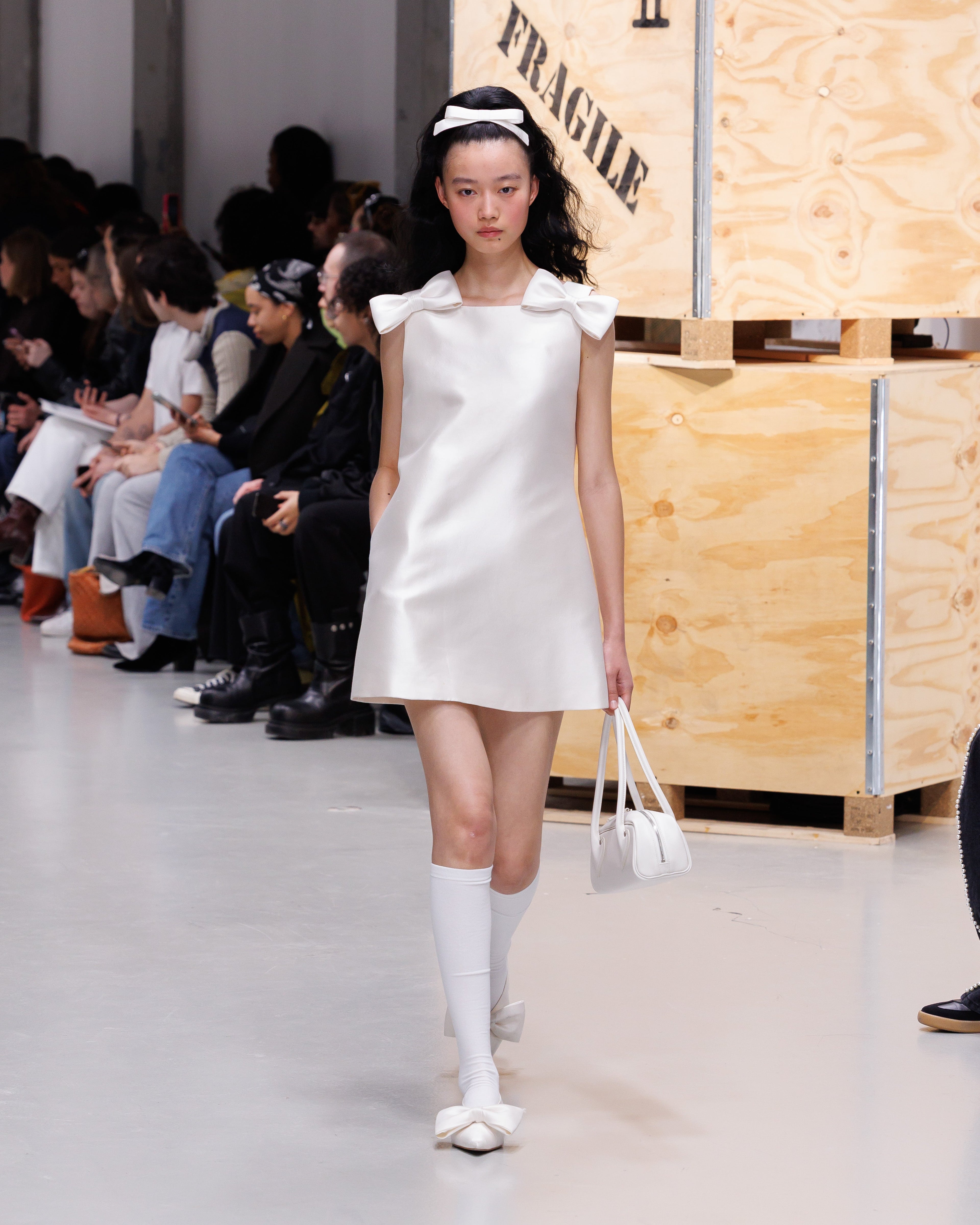 Kimhe Kim - L'amour Flute Bag (White) product image 4 | TRAB K-Fashion Australia