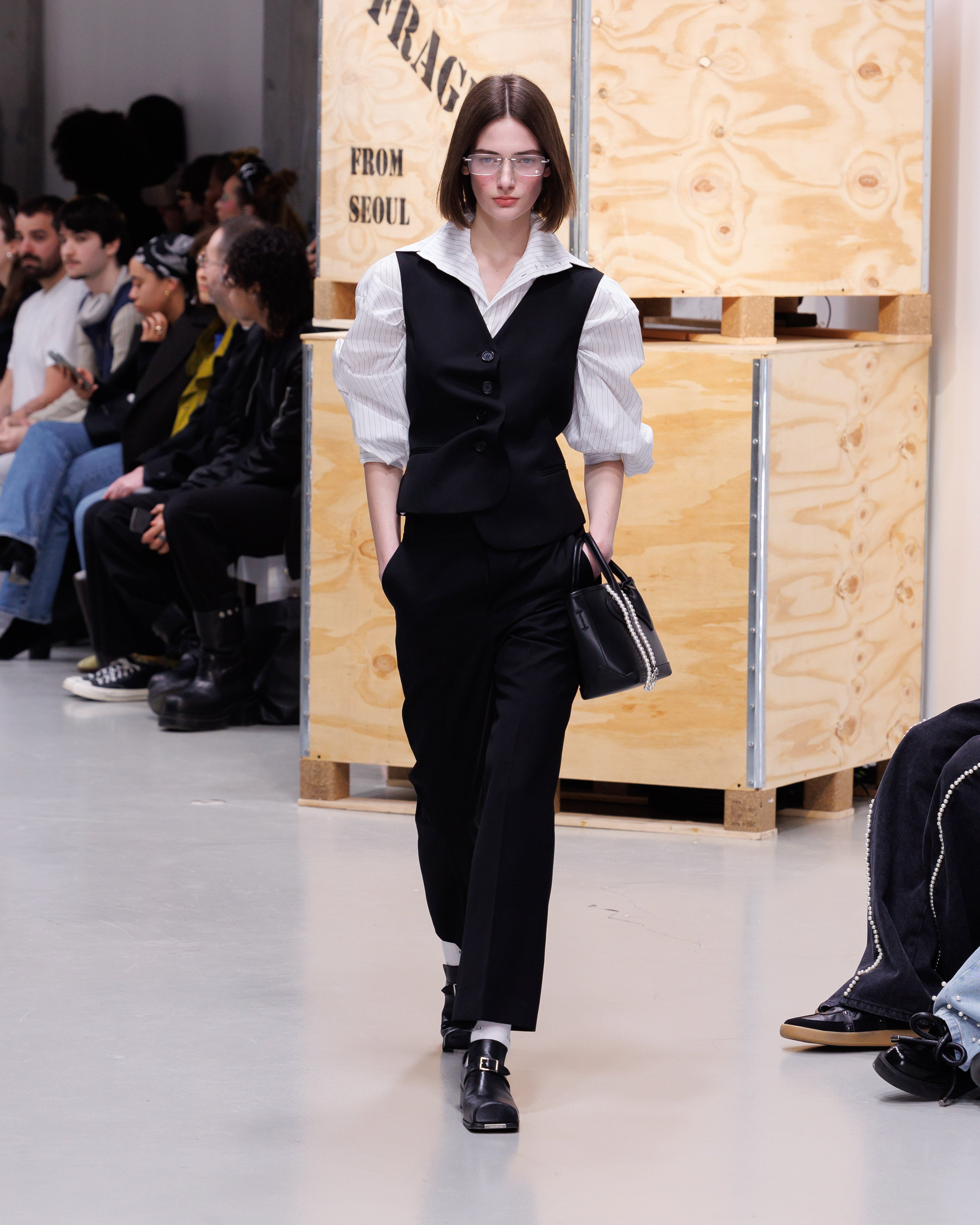 Kimhe Kim - L'amour Bucket Bag (Black) product image 3 | TRAB K-Fashion Australia