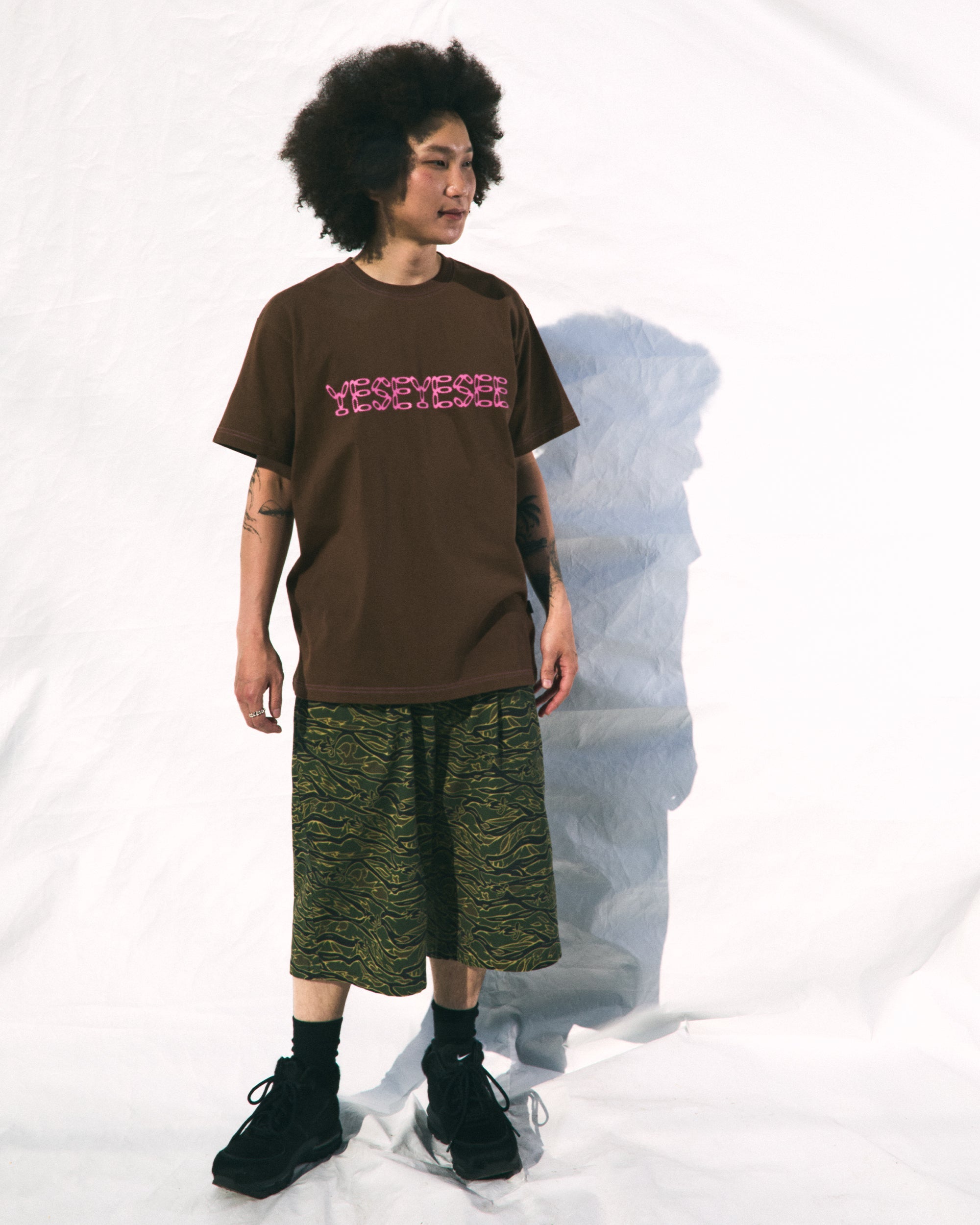yeseyesee - Contrast Stitch Chain Logo Tee (Brown) product image 6 | TRAB K-Fashion Australia