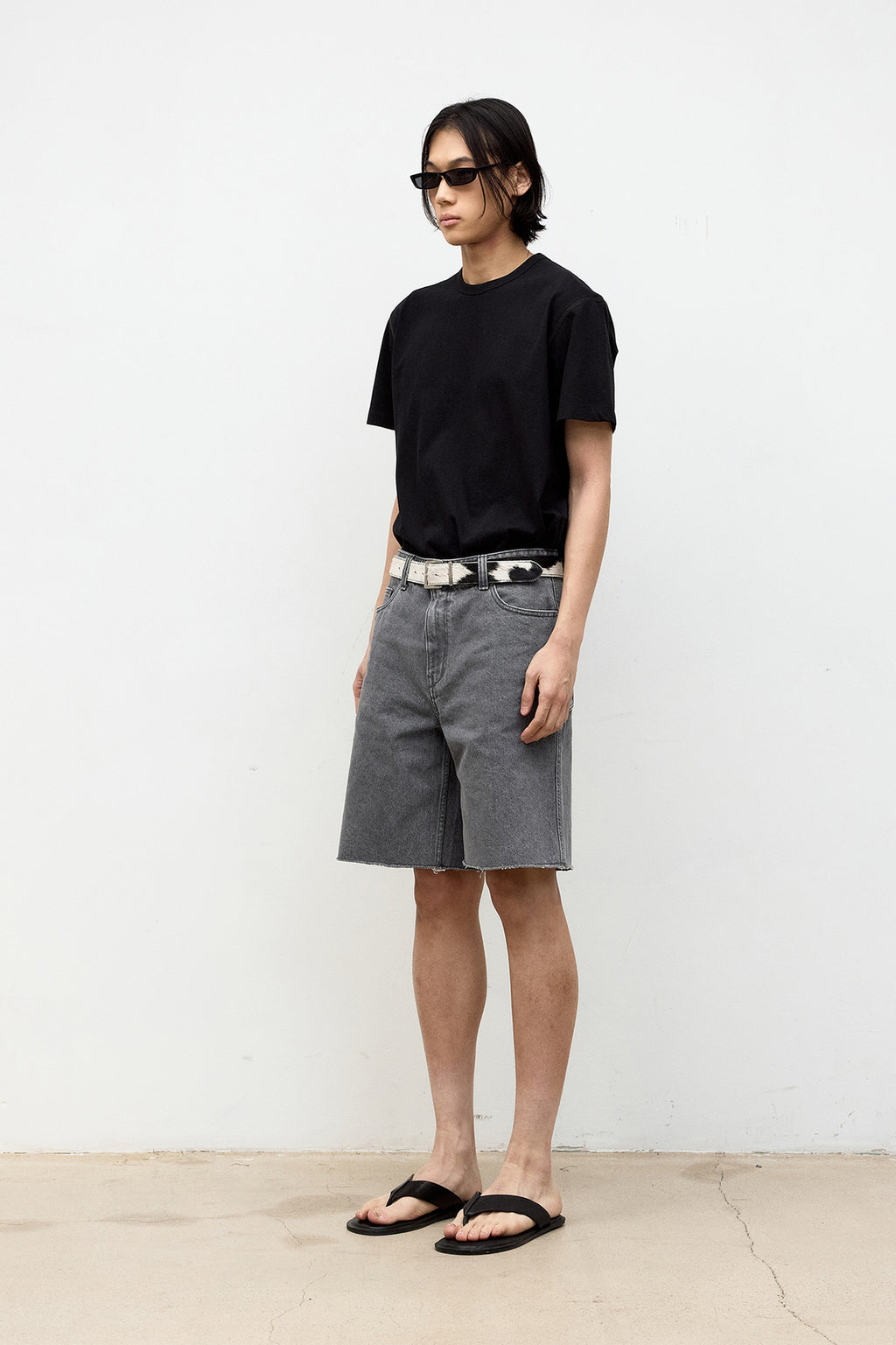Coor - Chain Stitch Pointed Crop T-Shirt (Black) product image 3 | TRAB K-Fashion Australia