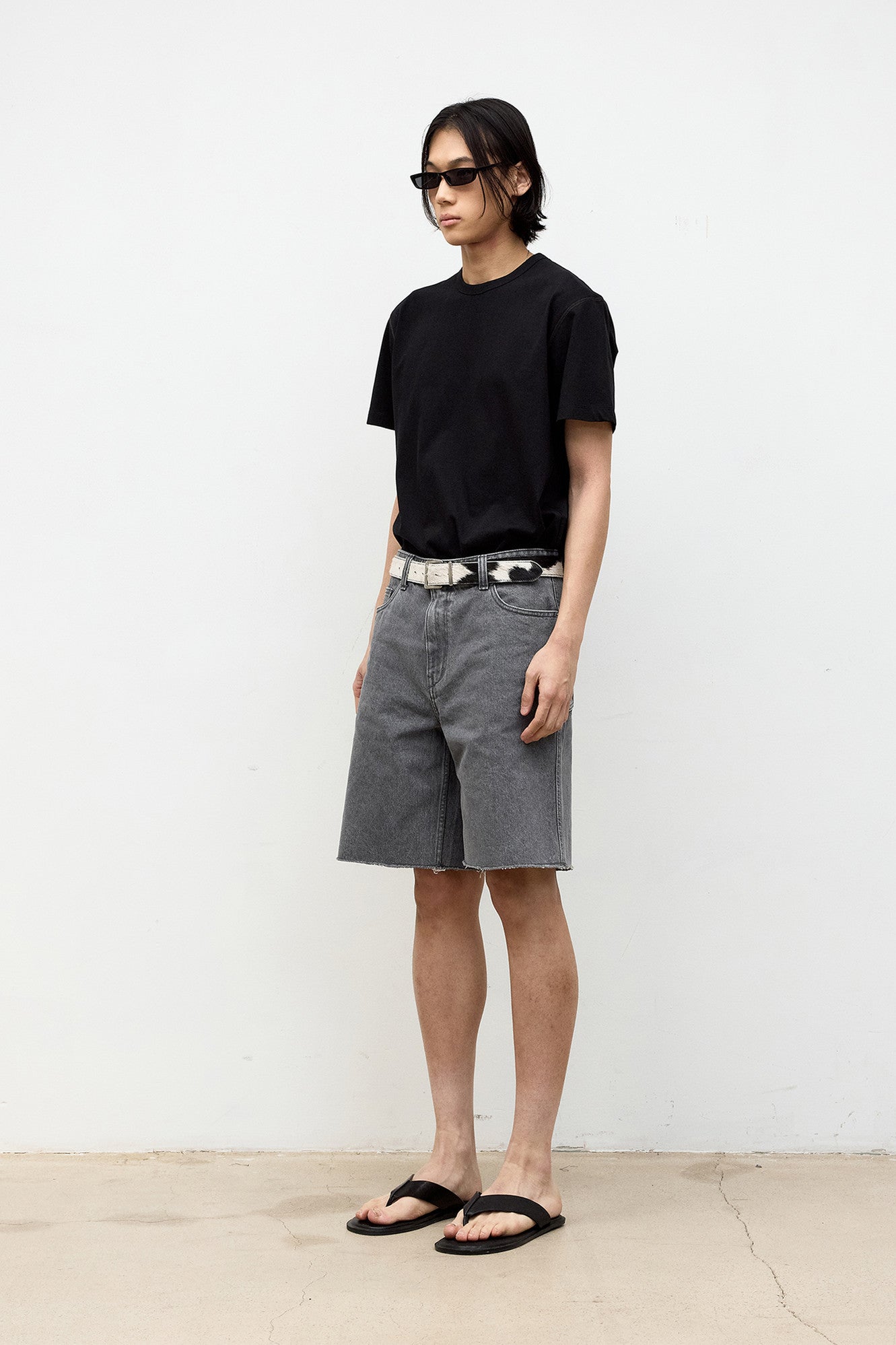 Coor - Chain Stitch Pointed Crop T-Shirt (Black) product image 3 | TRAB K-Fashion Australia