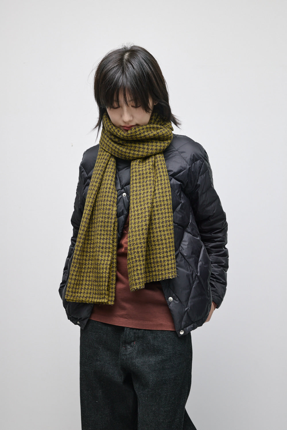 Hatchingroom - Houndstooth Check Wool Muffler (Green) product image 9 | TRAB K-Fashion Australia