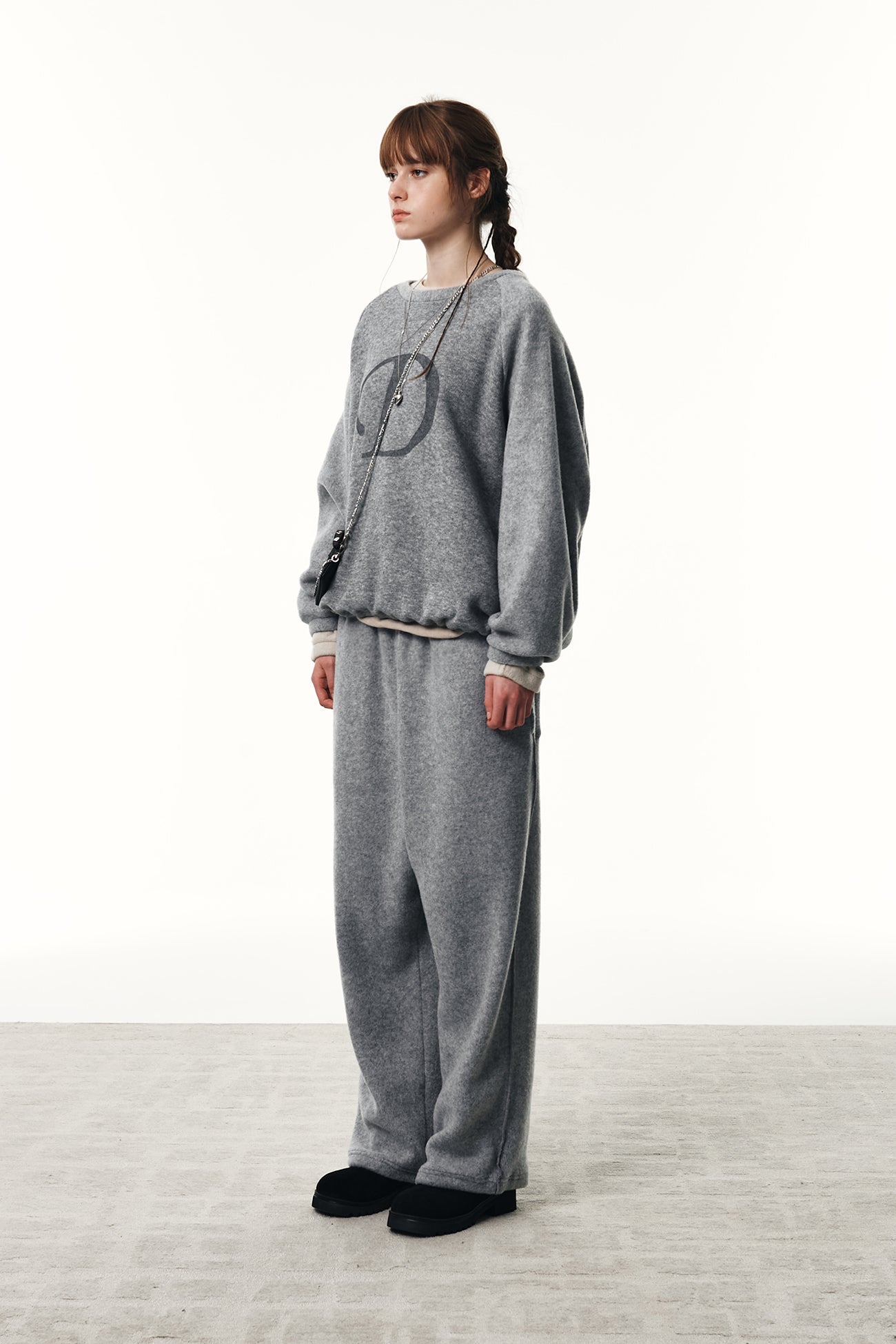 Deinet - Smooth D Logo Sweatshirts (Grey) product image 3 | TRAB K-Fashion Australia