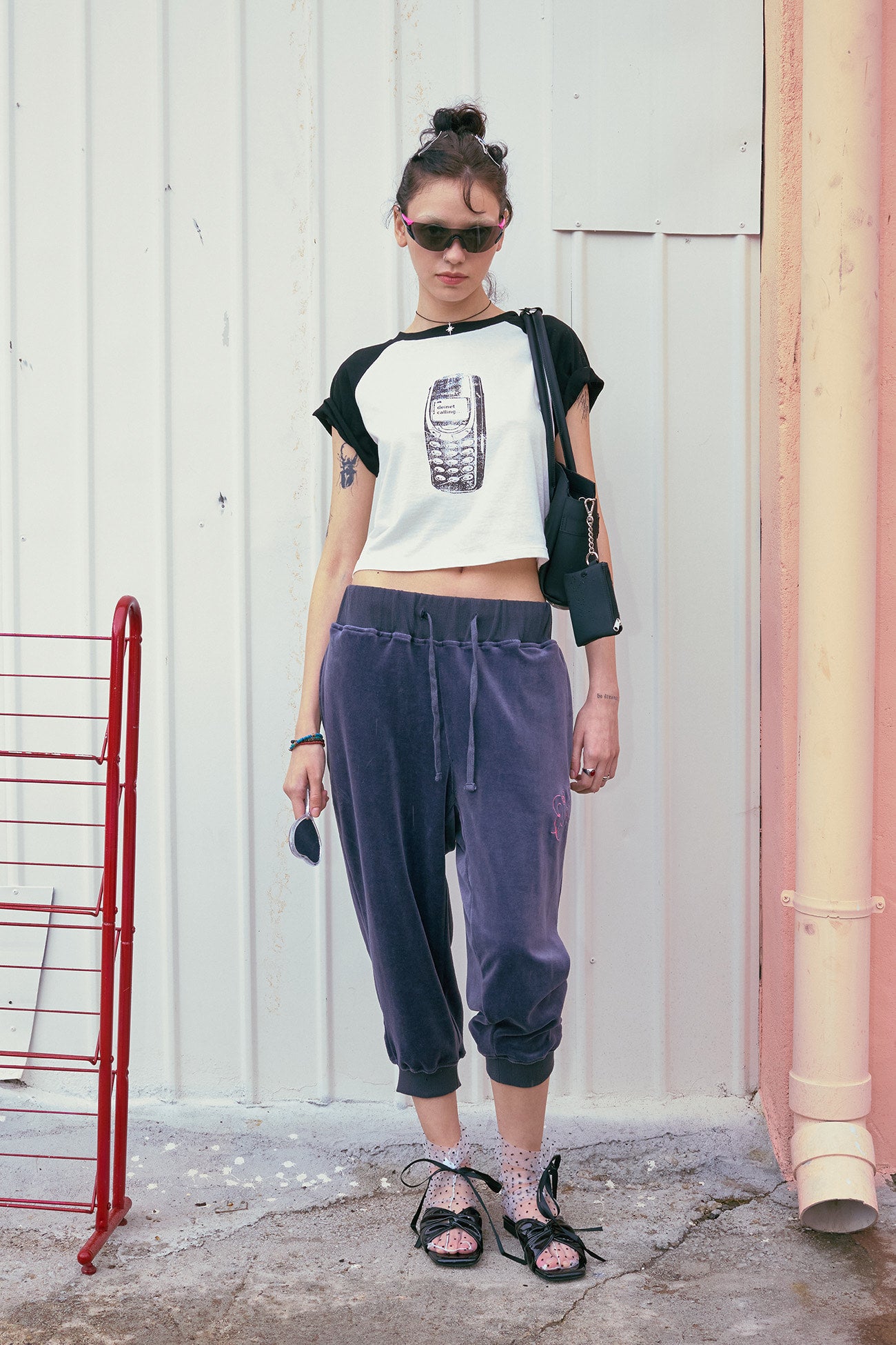 Deinet - Rose Typo Capri Jogger Pants (Charcoal) product image 1 | TRAB K-Fashion Australia