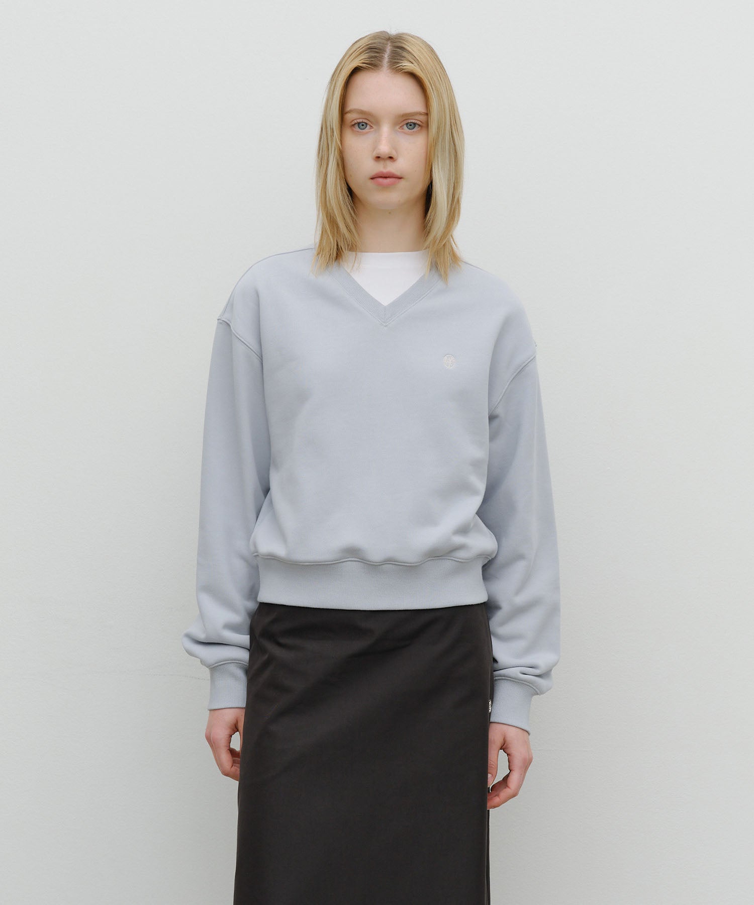 Marithe & Francois Girbaud - Circle Logo V Neck Crop Sweatshirt (Light Gray) product image 1 | TRAB K-Fashion Australia