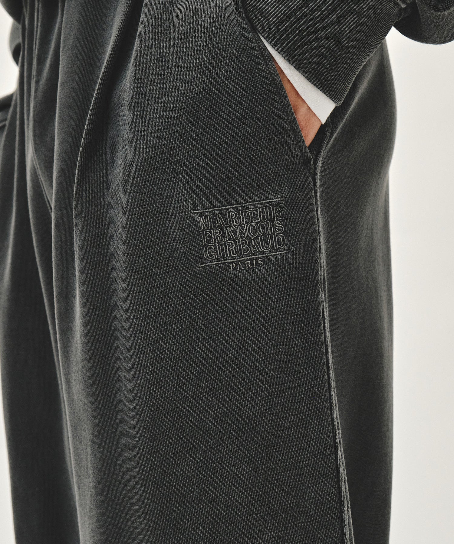 Marithe & Francois Girbaud - Outline Classic Logo Dyeing Tuck Wide Sweat Pants (Charcoal) product image 2 | TRAB K-Fashion Australia