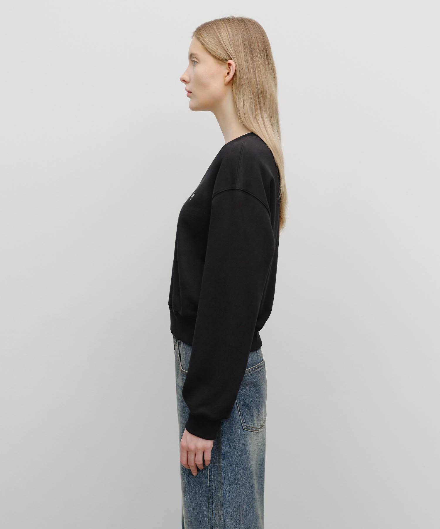 Marithe & Francois Girbaud - Circle Logo V Neck Crop Sweatshirt (Black) product image 2 | TRAB K-Fashion Australia