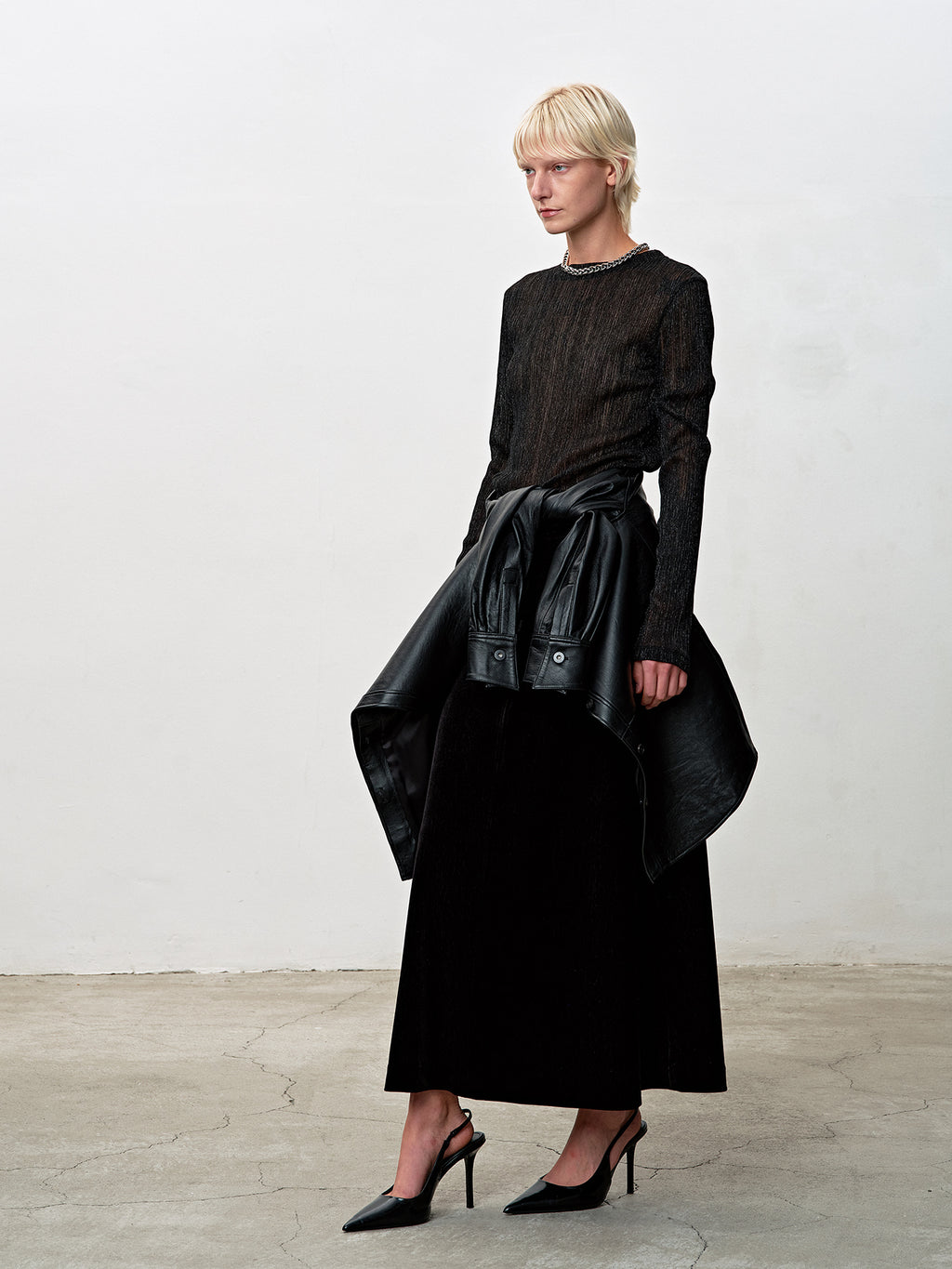 Tonywack - Velvet Flared Skirt (Black) product image 3 | TRAB K-Fashion Australia