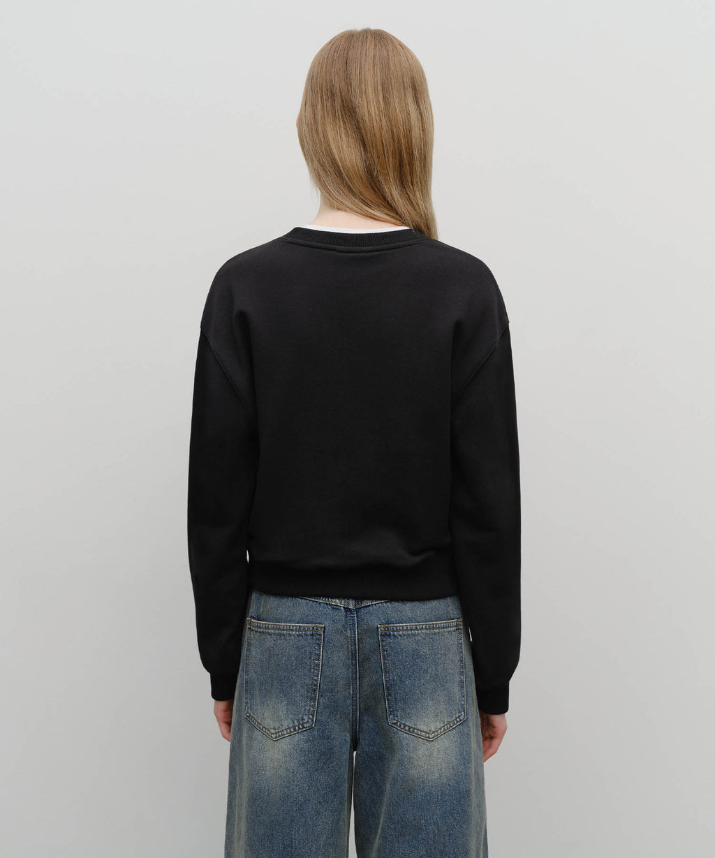 Marithe & Francois Girbaud - Circle Logo V Neck Crop Sweatshirt (Black) product image 3 | TRAB K-Fashion Australia