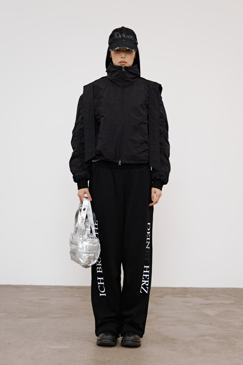 Deinet - Parka Ring Hooded Cropped Jumper (Black) product image 1 | TRAB K-Fashion Australia