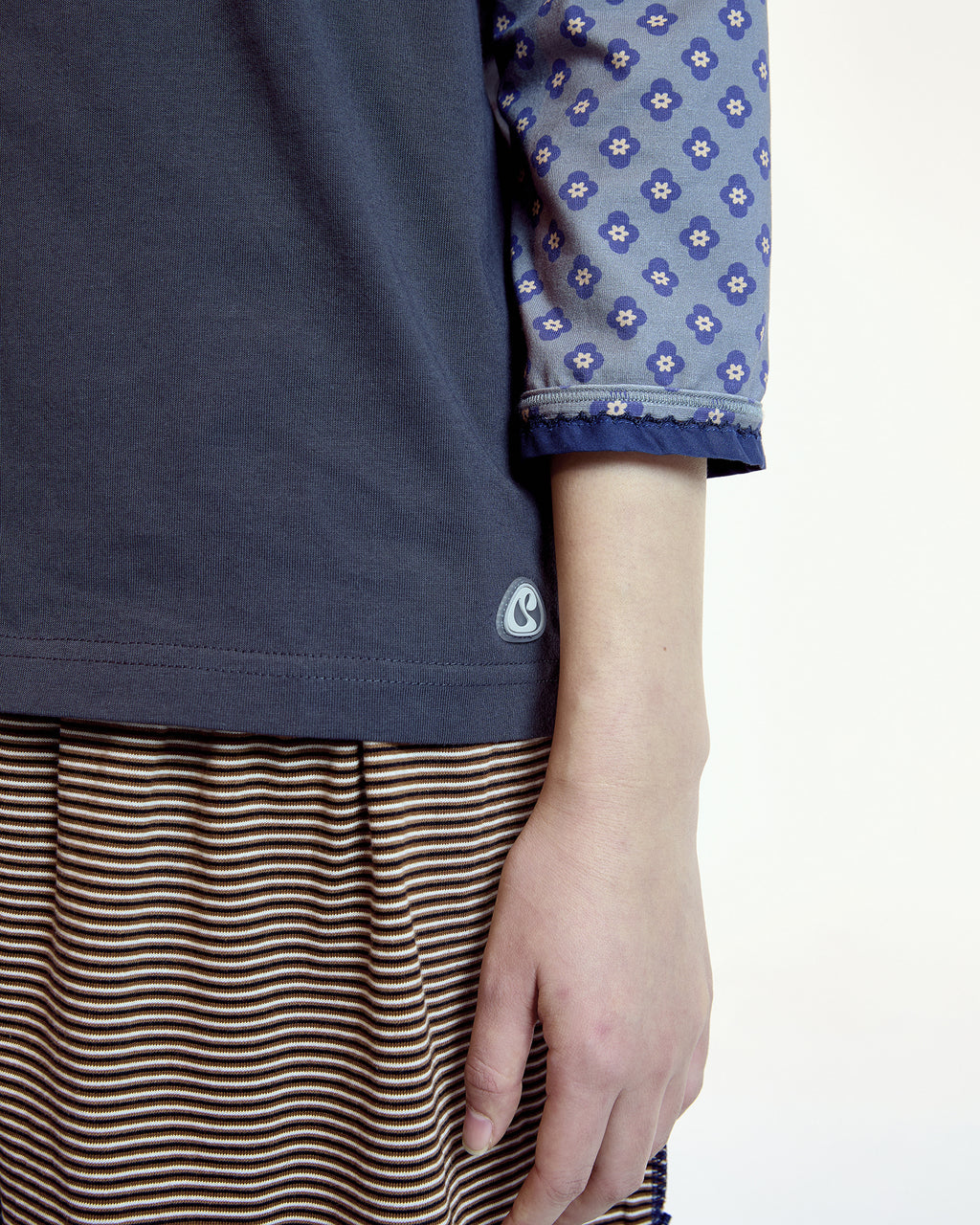 Coyseio - 사랑을 해라 T-Shirt (Charcoal) product image 3 | TRAB K-Fashion Australia