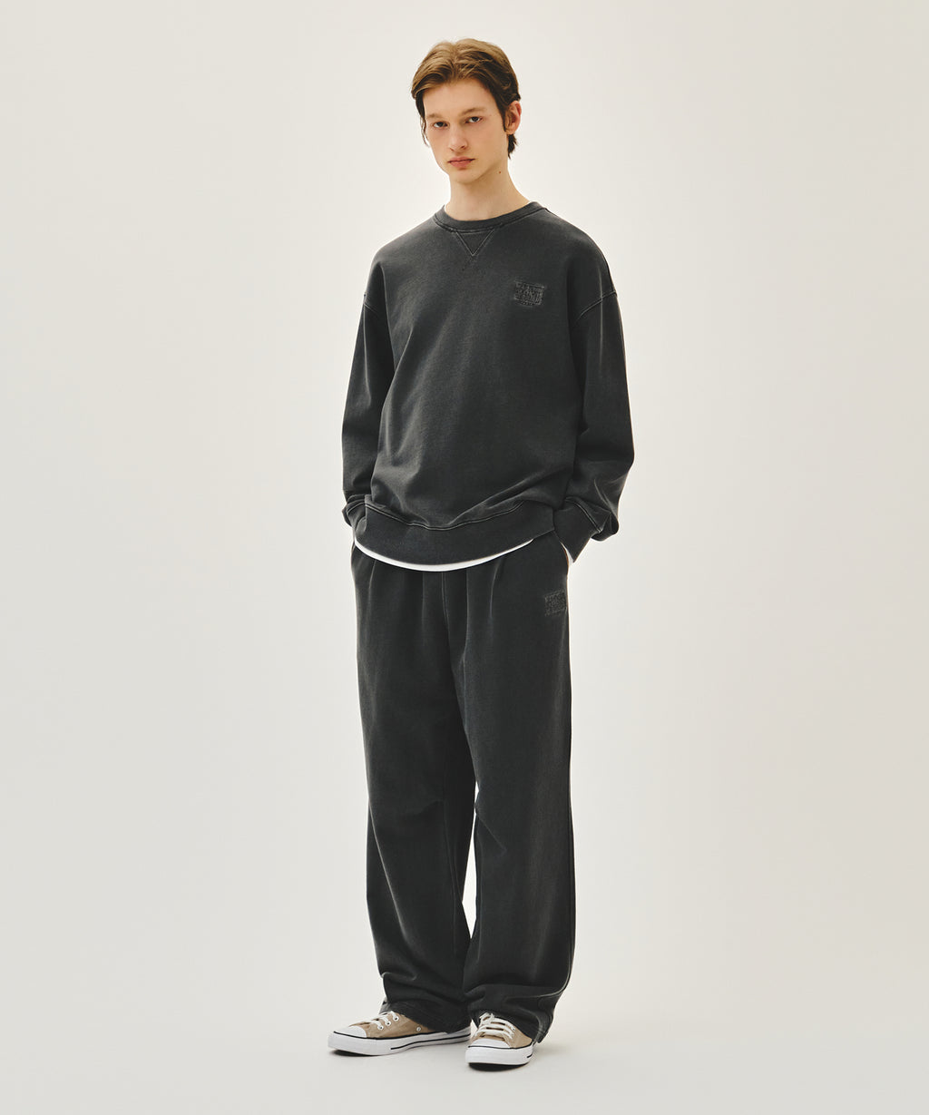 Marithe & Francois Girbaud - Outline Classic Logo Dyeing Tuck Wide Sweat Pants (Charcoal) product image 4 | TRAB K-Fashion Australia