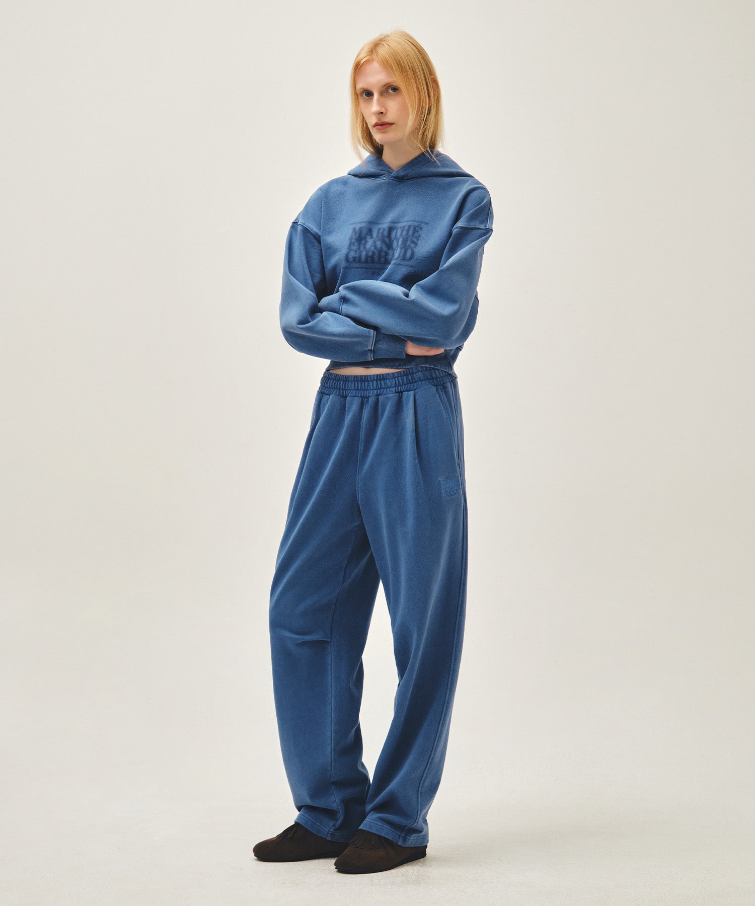 Marithe & Francois Girbaud - Outline Classic Logo Dyeing Tuck Wide Sweat Pants (Blue) product image 4 | TRAB K-Fashion Australia