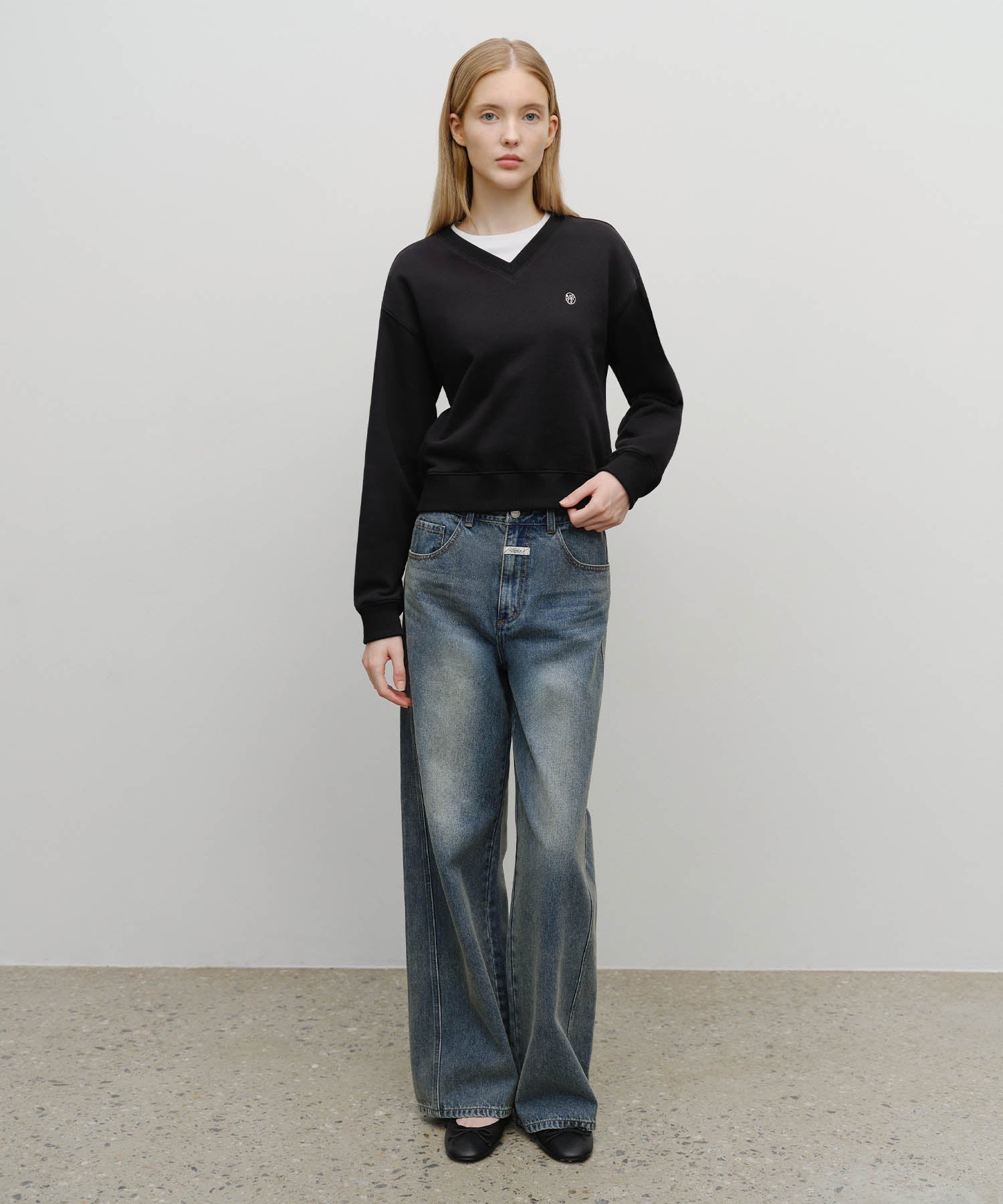 Marithe & Francois Girbaud - Circle Logo V Neck Crop Sweatshirt (Black) product image 5 | TRAB K-Fashion Australia