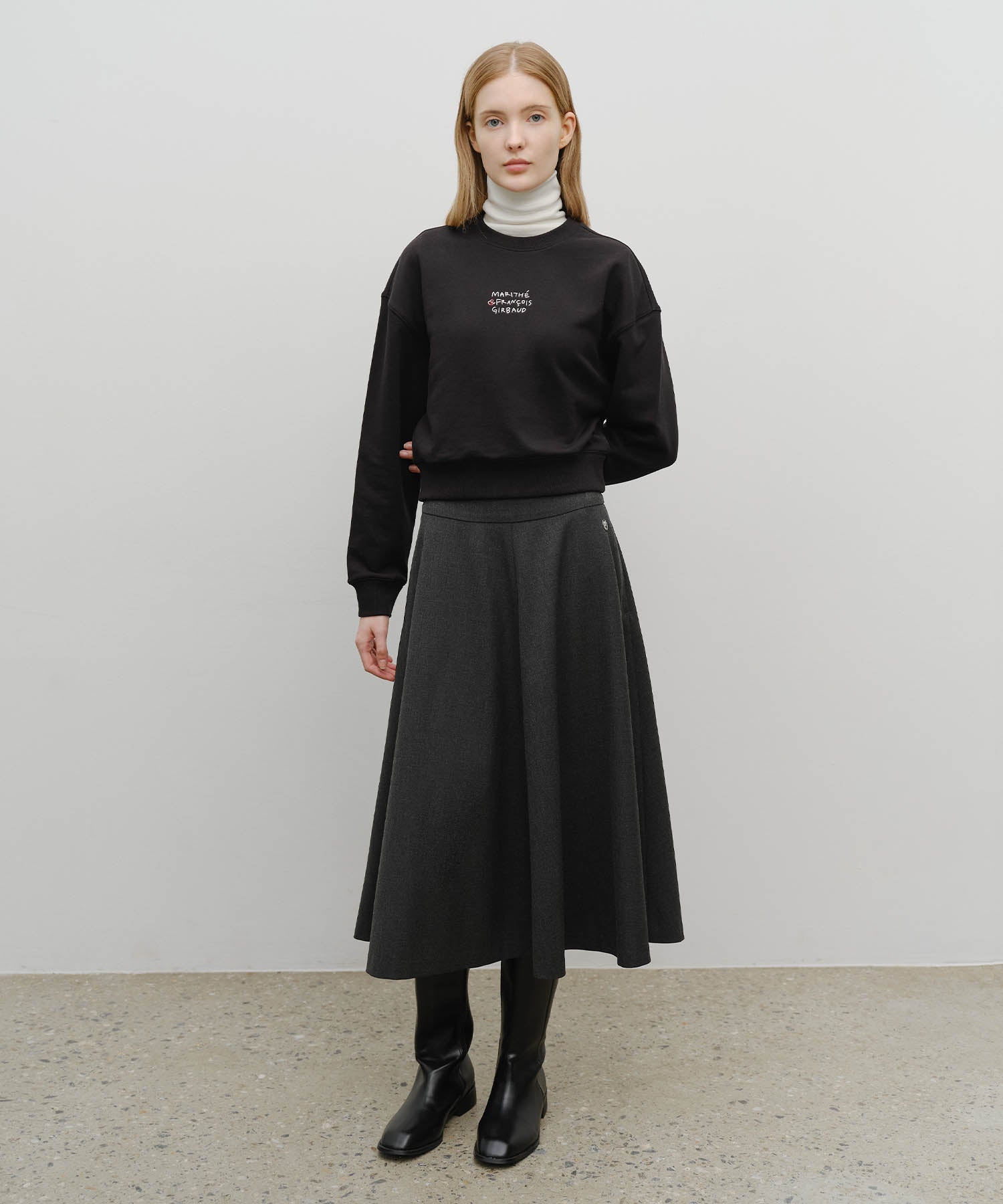 Marithe & Francois Girbaud - Marithe Love Graphic Crop Sweatshirt (Black) product image 5 | TRAB K-Fashion Australia