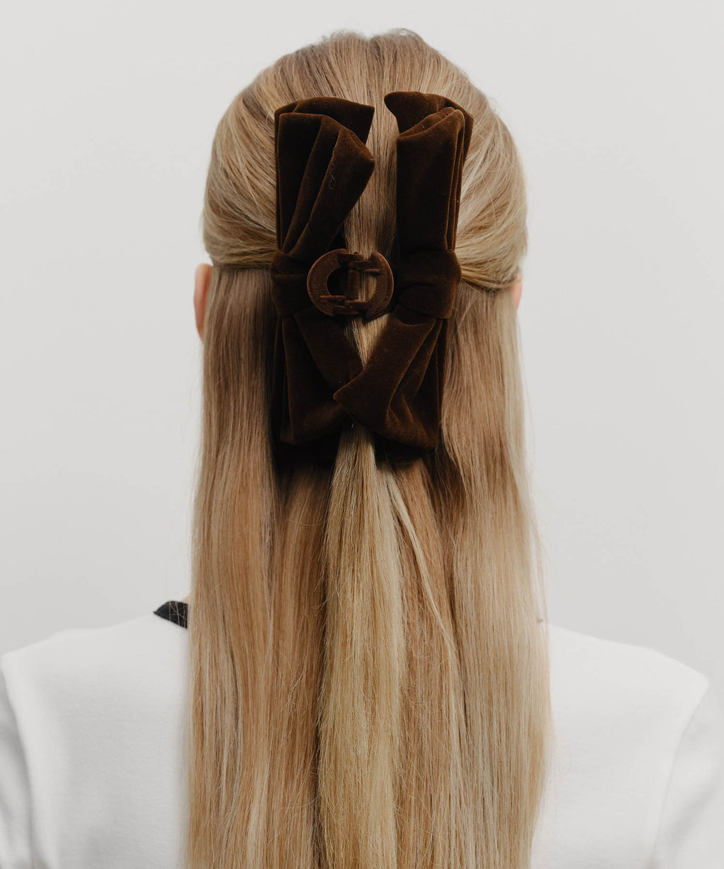 Marithe & Francois Girbaud - Circle Logo Velvet Hair Clip (Brown) product image 5 | TRAB K-Fashion Australia