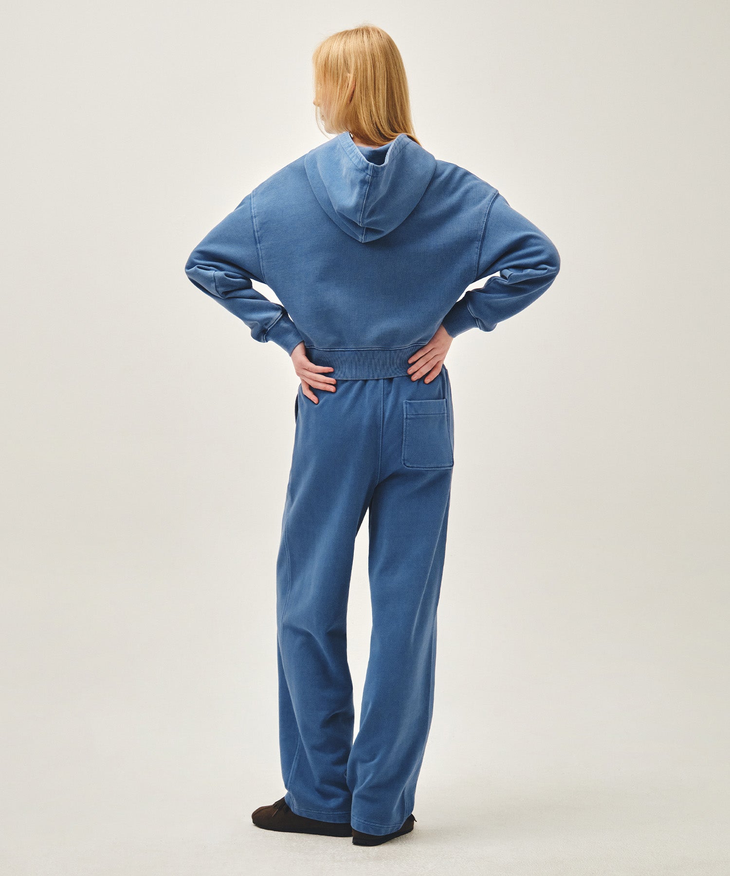 Marithe & Francois Girbaud - Outline Classic Logo Dyeing Tuck Wide Sweat Pants (Blue) product image 5 | TRAB K-Fashion Australia