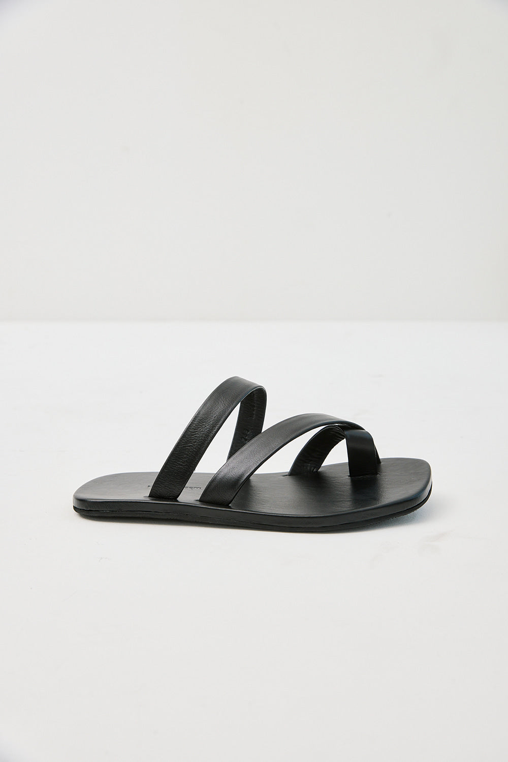 Hatchingroom - 05 Leather Flip Flops (Black) product image 4 | TRAB K-Fashion Australia
