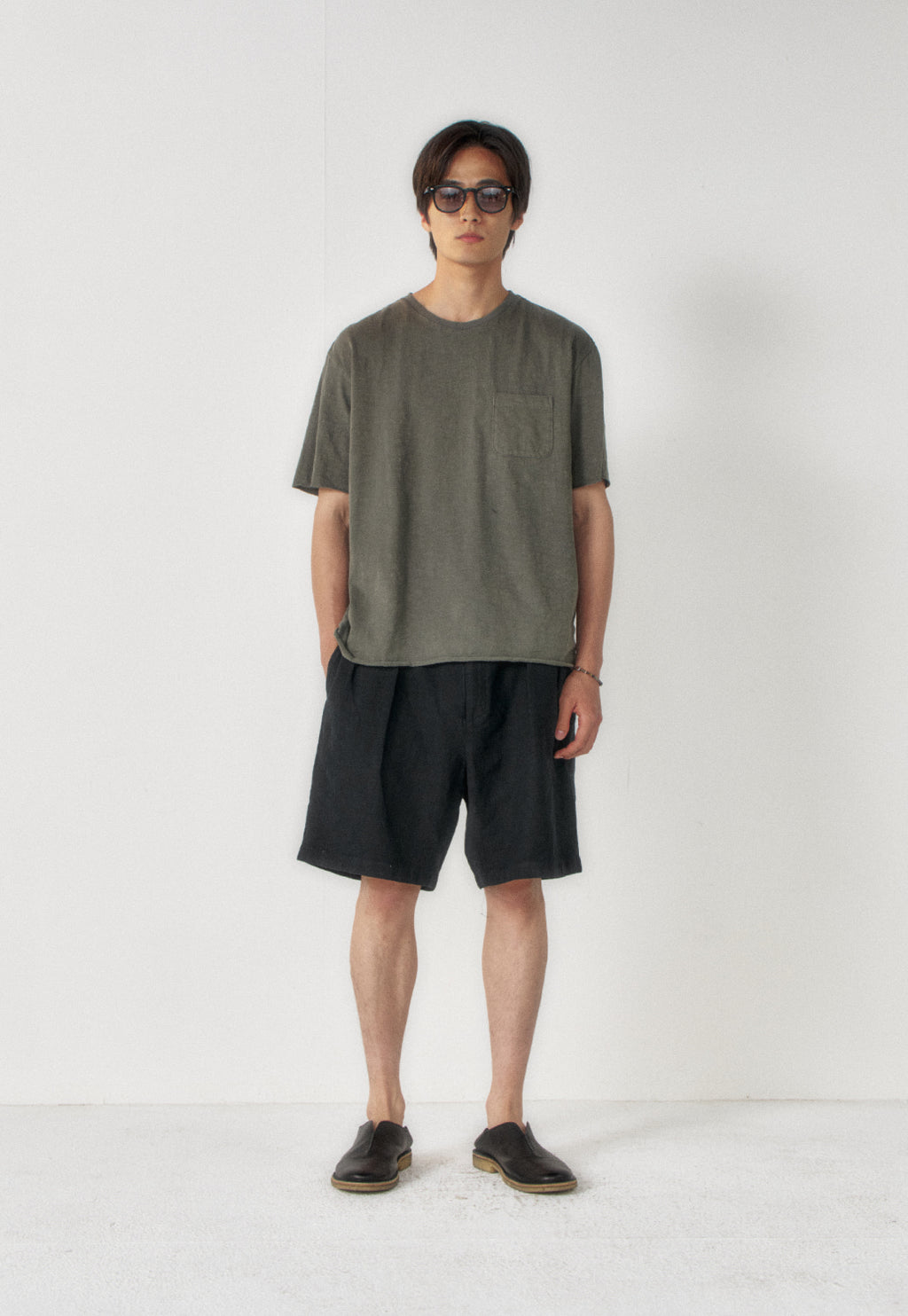 Art if acts - Washed Linen Two Tuck Shorts (Black) product image 2 | TRAB K-Fashion Australia