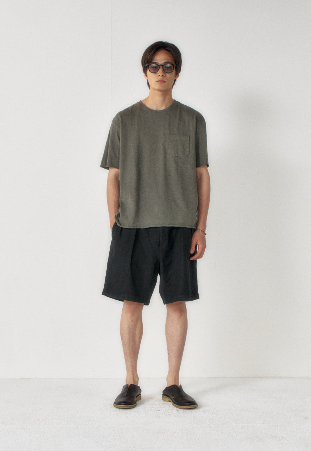 Art if acts - Washed Linen Two Tuck Shorts (Black) product image 2 | TRAB K-Fashion Australia