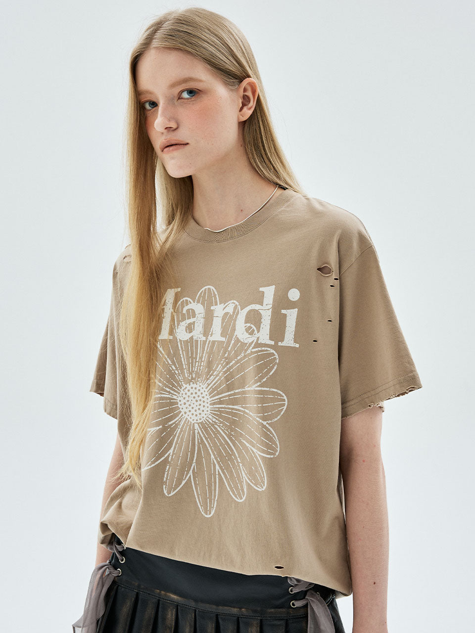 Mardi Mercredi - Tshirt Flowermardi Cracked Destroyed (Latte Beige) product image 1 | TRAB K-Fashion Australia