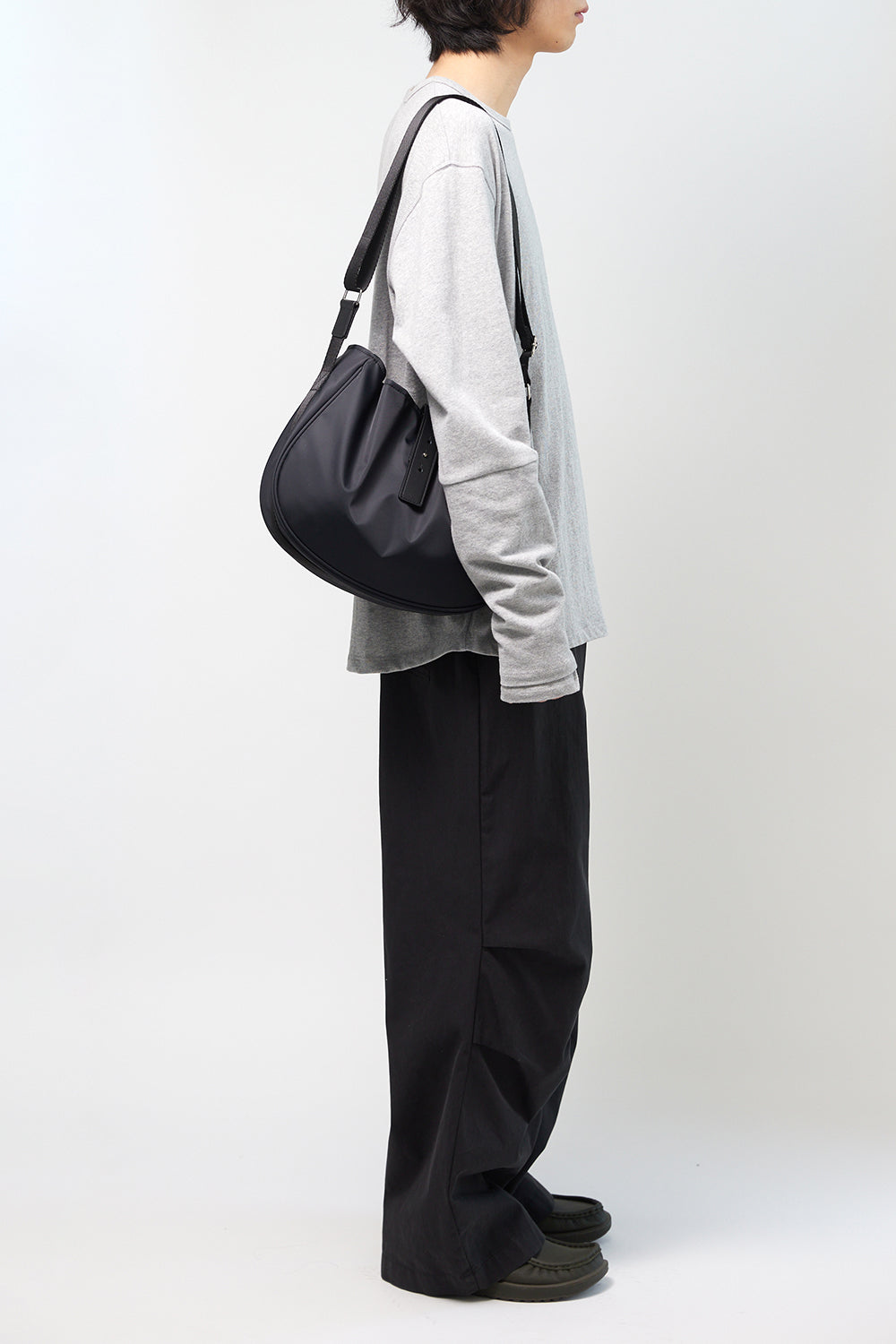Hatchingroom - Wavy Bag Middle High Density Nylon (Black) product image 6 | TRAB K-Fashion Australia