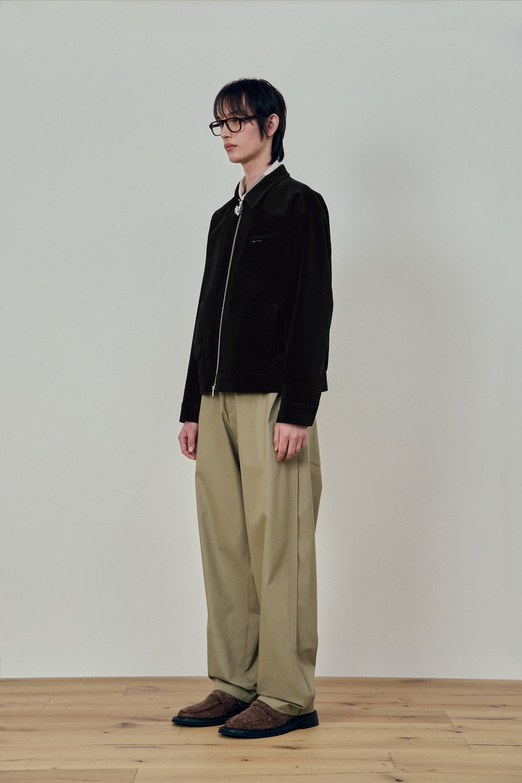 Stu - Velvet Zip Up Jacket Black (With Stamen (Brooch)) product image 2 | TRAB K-Fashion Australia