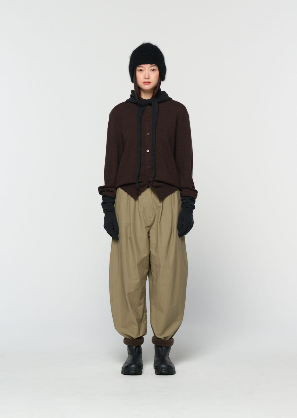 Amomento - drawstring curved pants (Khaki) product image 2 | TRAB K-Fashion Australia