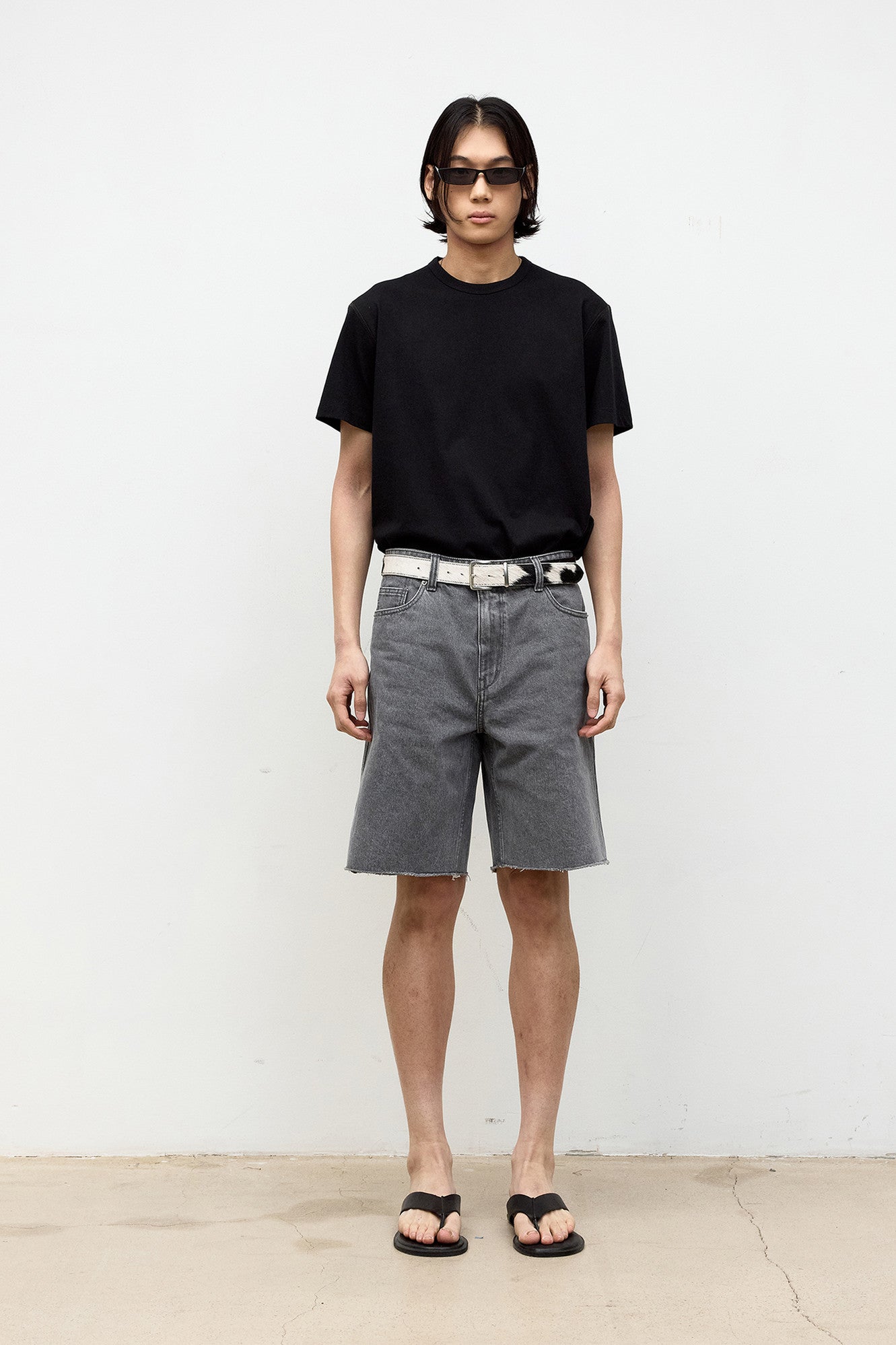 Coor - Chain Stitch Pointed Crop T-Shirt (Black) product image 2 | TRAB K-Fashion Australia