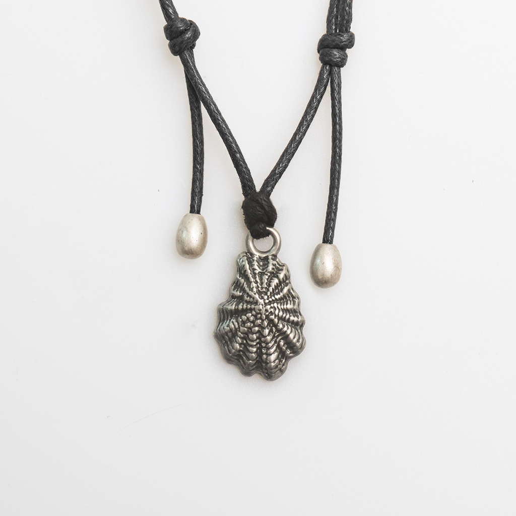 Towtow Archive - [Pre-Order – Ships June 19] Oyster Charm Necklace Silver (Black) product image 1 | TRAB K-Fashion Australia