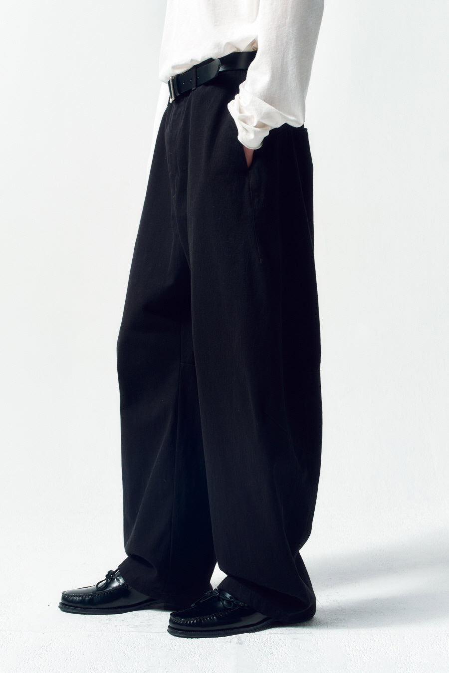 Insilence - Incision Curved Pants (Black) product image 5 | TRAB K-Fashion Australia