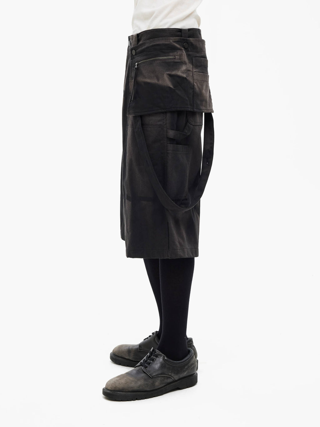 Jiyong Kim - Sun-Bleached Work Half Trousers (Black) product image 5 | TRAB K-Fashion Australia