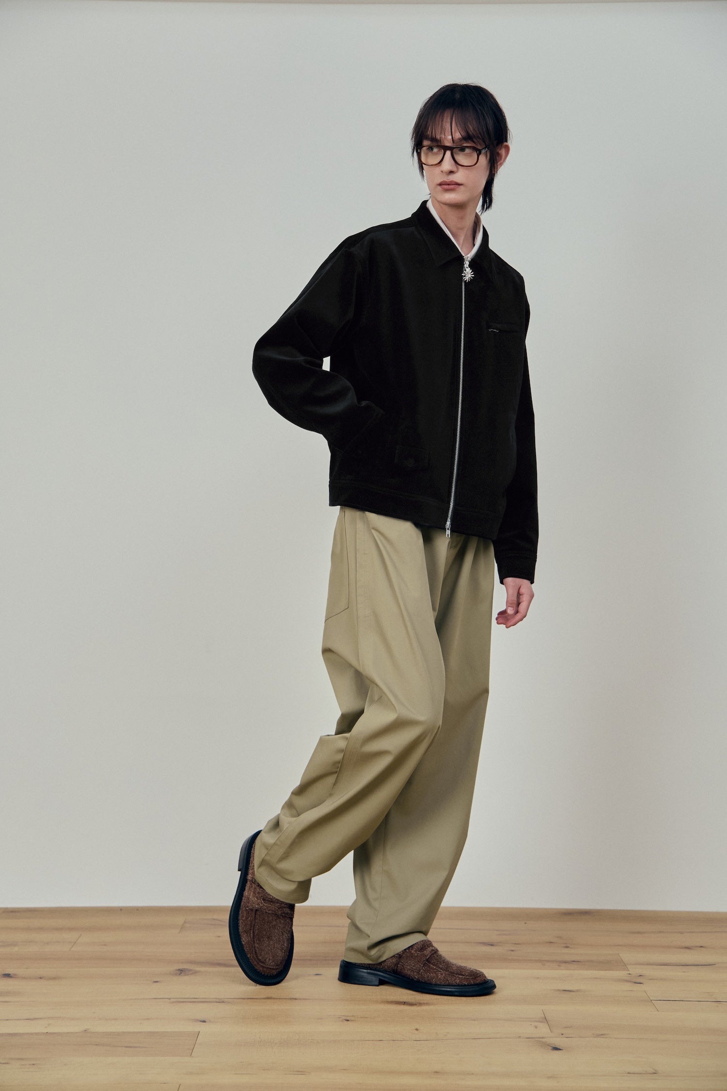 Stu - Velvet Zip Up Jacket Black (With Stamen (Brooch)) product image 9 | TRAB K-Fashion Australia