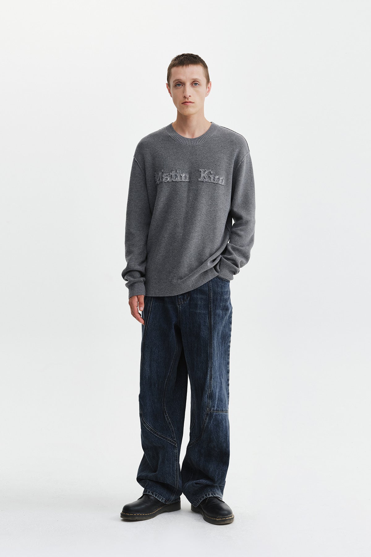 Matin Kim - Matin Applique Logo Knit Pullover (Grey) product image 10 | TRAB K-Fashion Australia