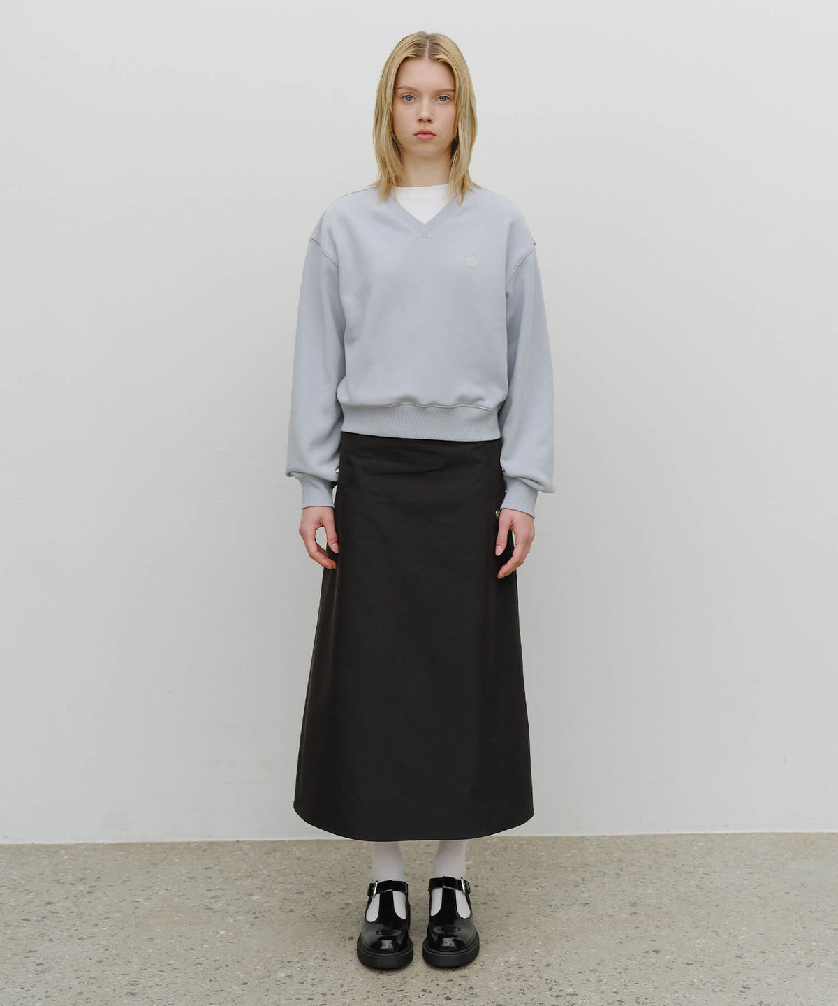 Marithe & Francois Girbaud - Circle Logo V Neck Crop Sweatshirt (Light Gray) product image 5 | TRAB K-Fashion Australia