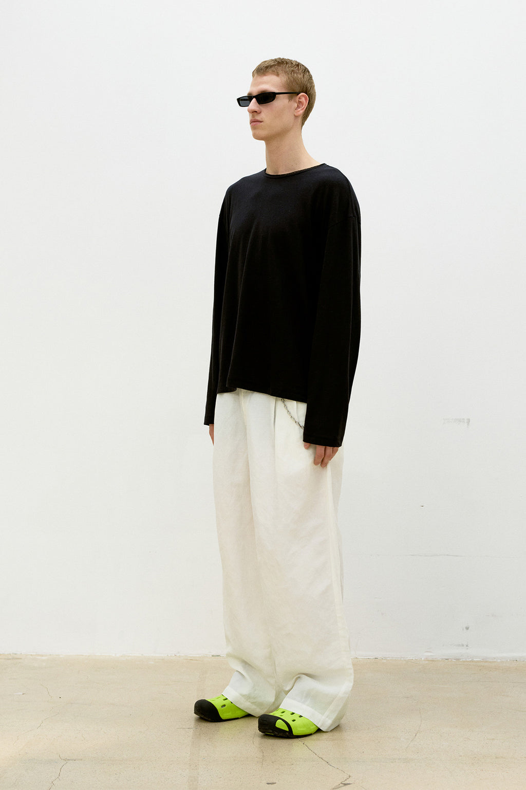 Coor - Classy Oversized Two-Tuck Trousers (White) product image 3 | TRAB K-Fashion Australia