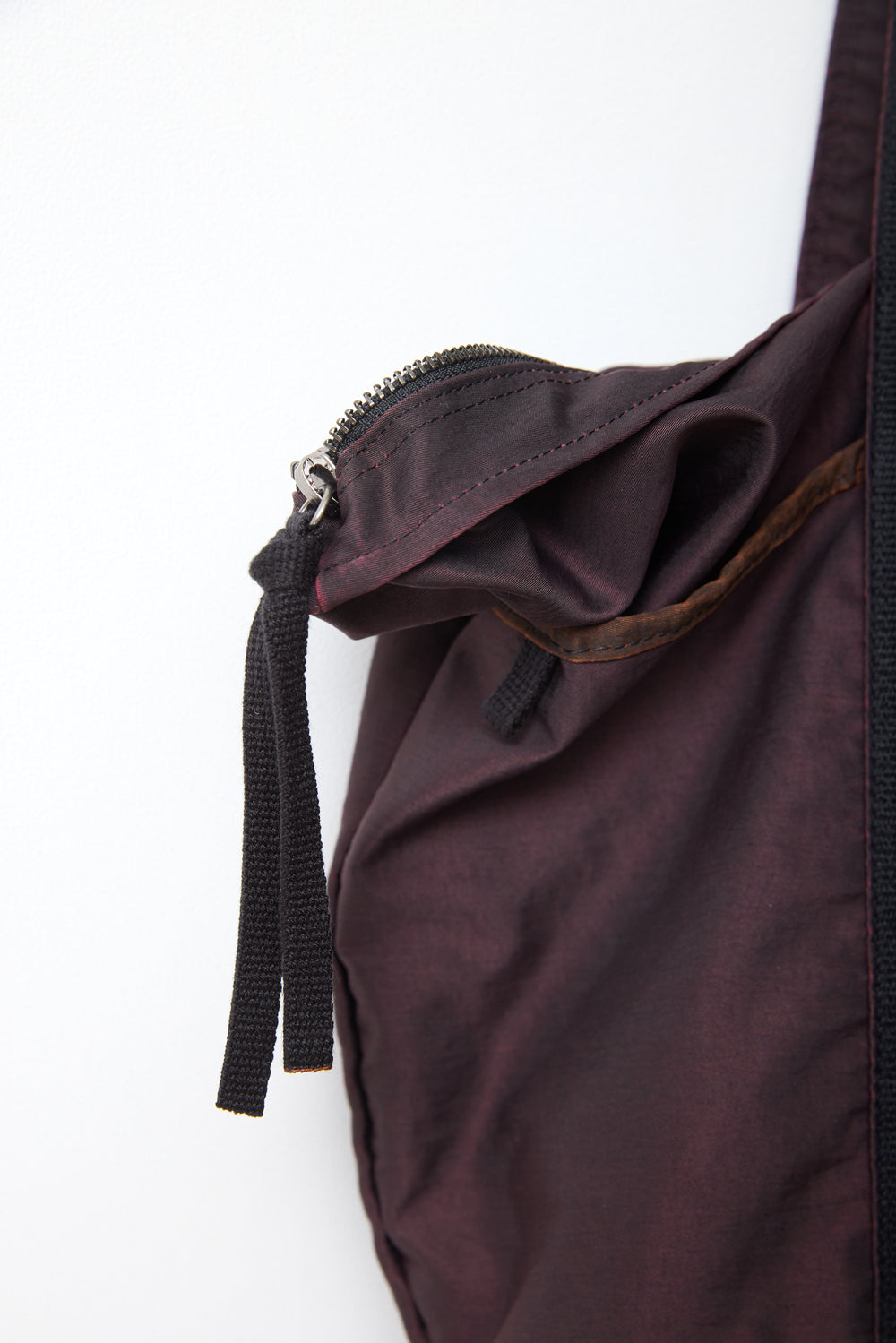 Hatchingroom - VTG Nylon Tote (Burgundy) product image 3 | TRAB K-Fashion Australia