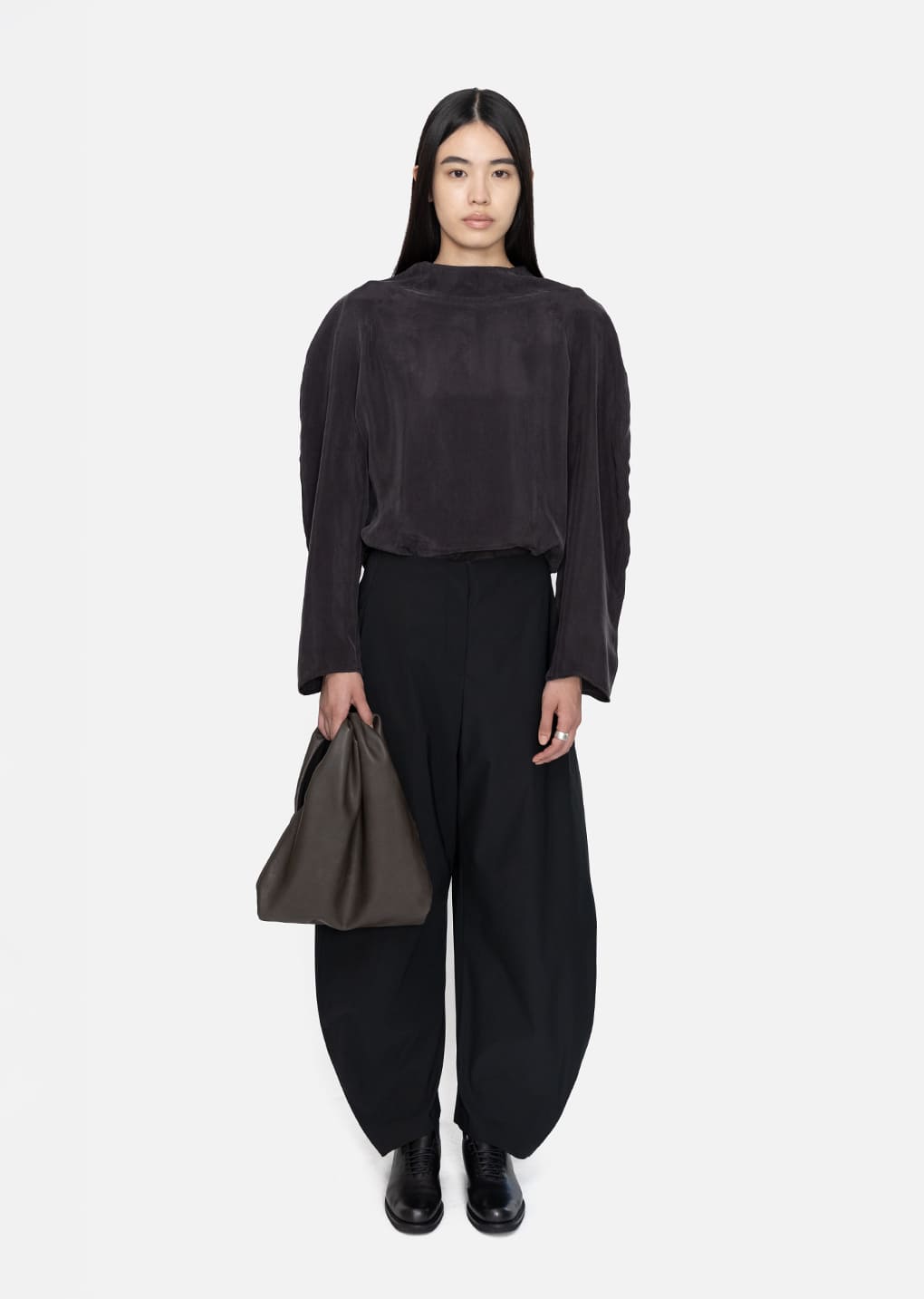 Amomento - Curved Silhouette Pants (Black) product image 2 | TRAB K-Fashion Australia