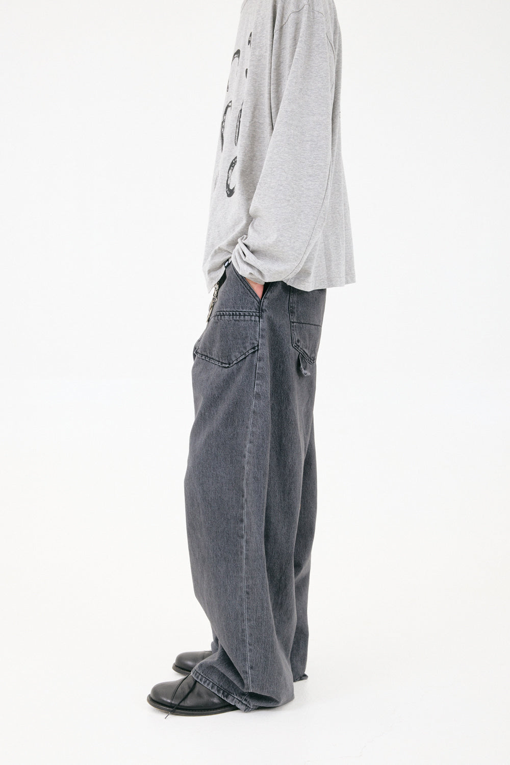 Hatchingroom - Wide Curve Carpenter Jeans (Dusty Black) product image 15 | TRAB K-Fashion Australia