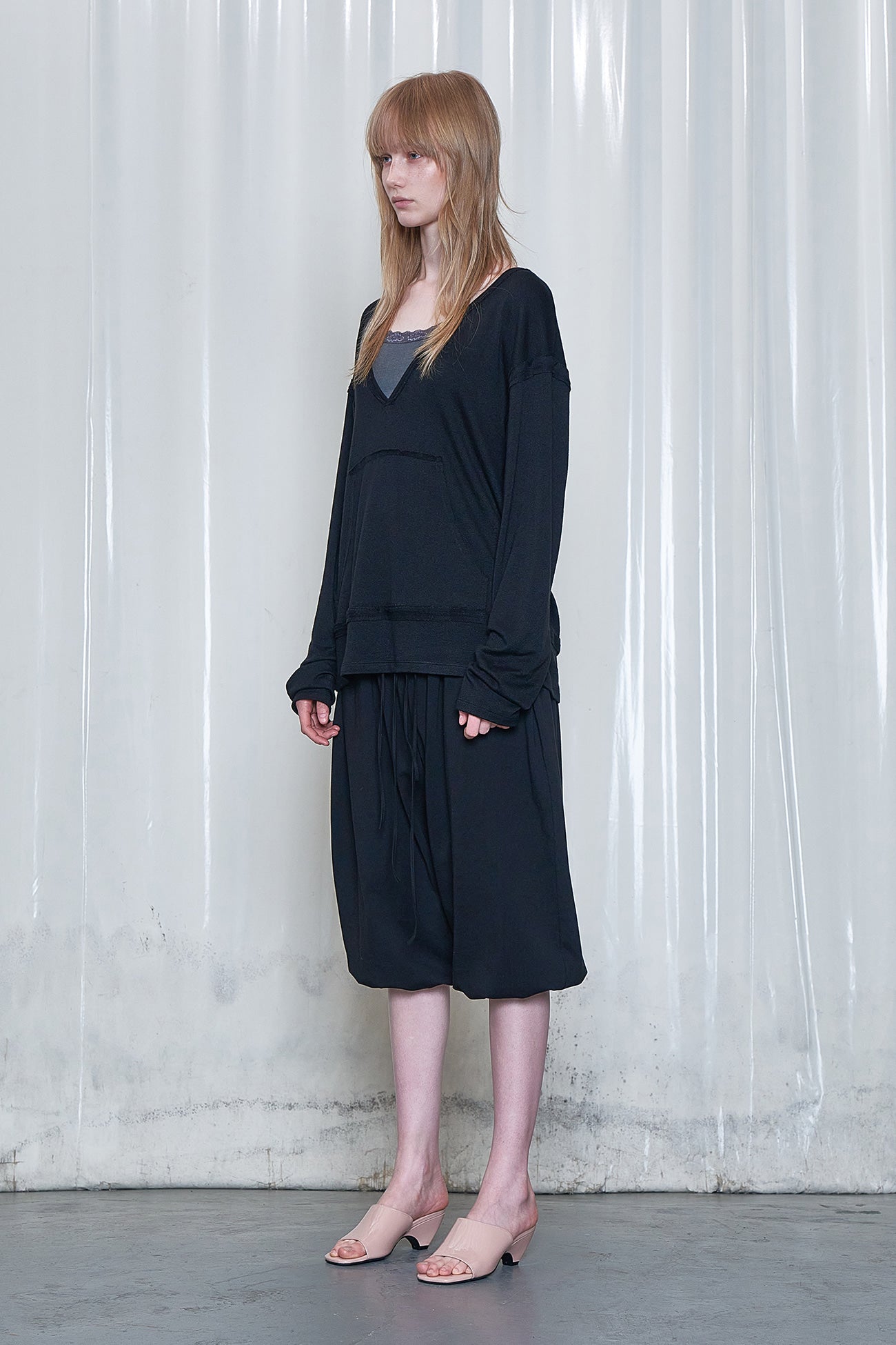 Deinet - Raw V Long Sleeve (Black) product image 2 | TRAB K-Fashion Australia