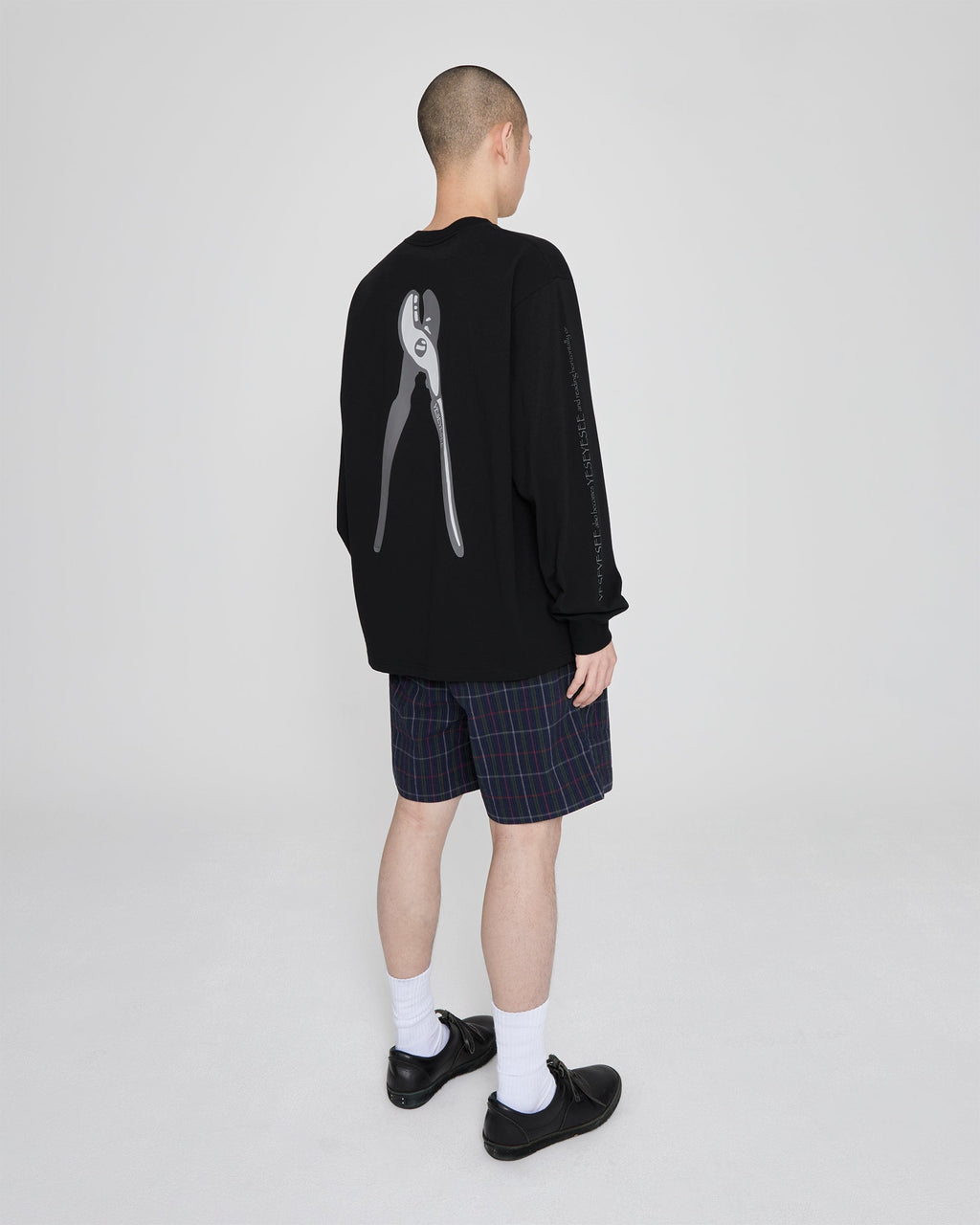 yeseyesee - Y.E.S Wire Logo L/S (Black) product image 9 | TRAB K-Fashion Australia