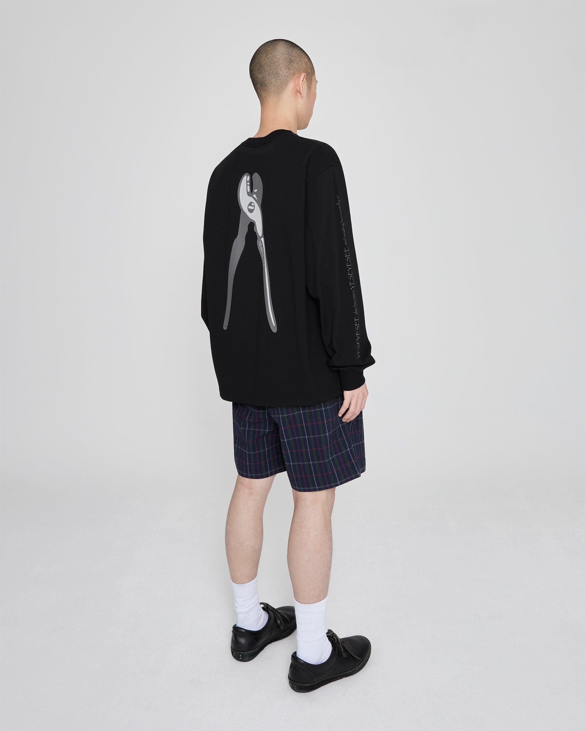 yeseyesee - Y.E.S Wire Logo L/S (Black) product image 9 | TRAB K-Fashion Australia