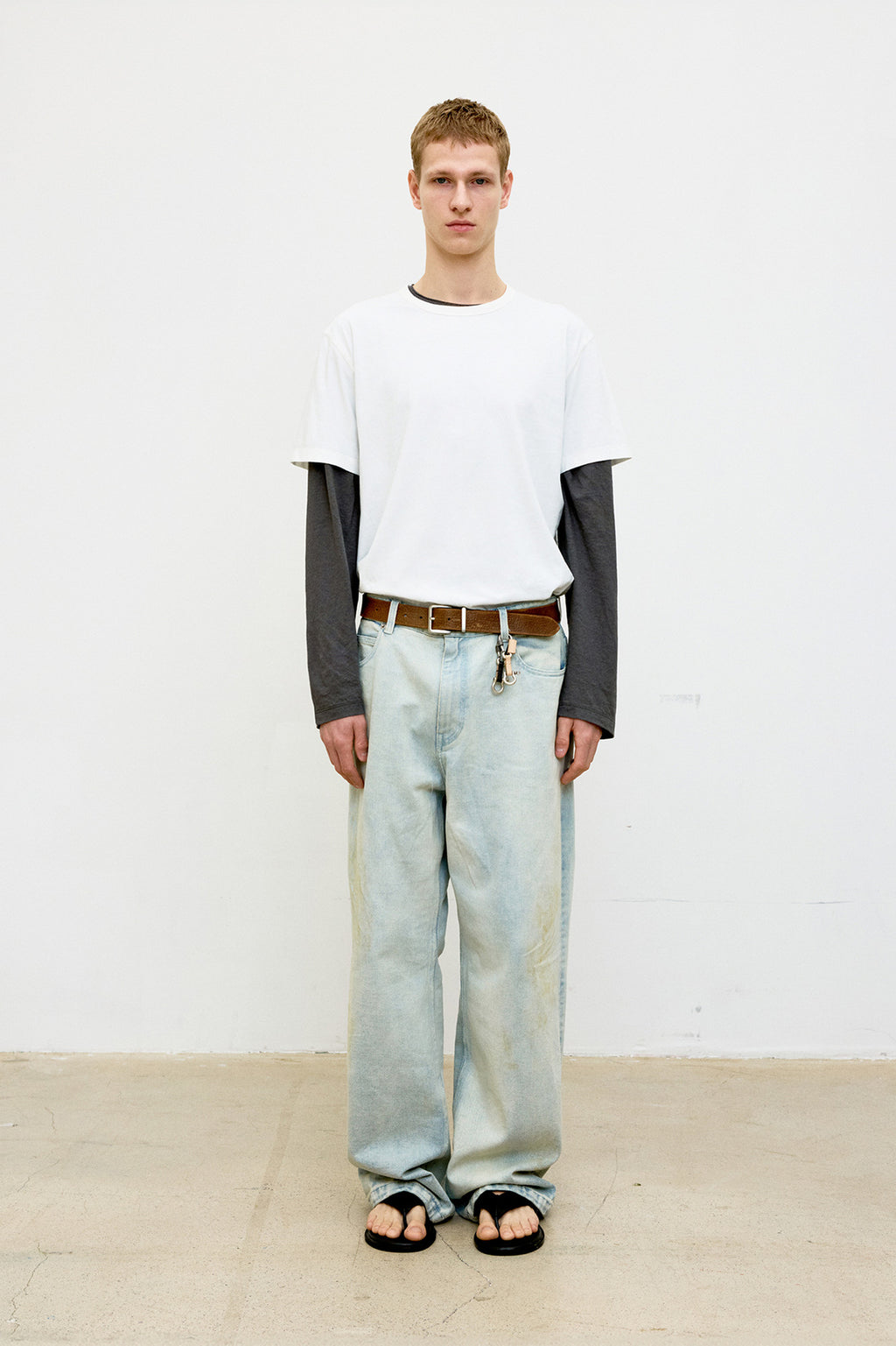 Coor - Chain Stitch Pointed Crop T-Shirt (Offwhite) product image 2 | TRAB K-Fashion Australia