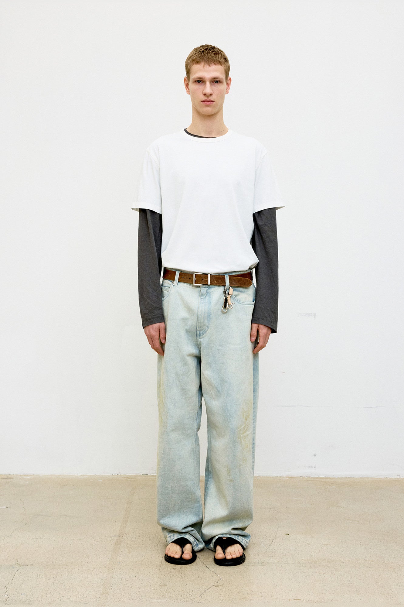 Coor - Chain Stitch Pointed Crop T-Shirt (Offwhite) product image 2 | TRAB K-Fashion Australia
