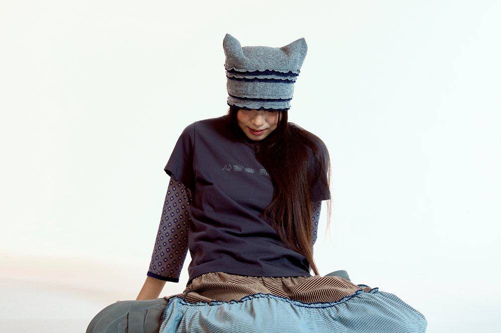 Coyseio - 사랑을 해라 T-Shirt (Charcoal) product image 7 | TRAB K-Fashion Australia