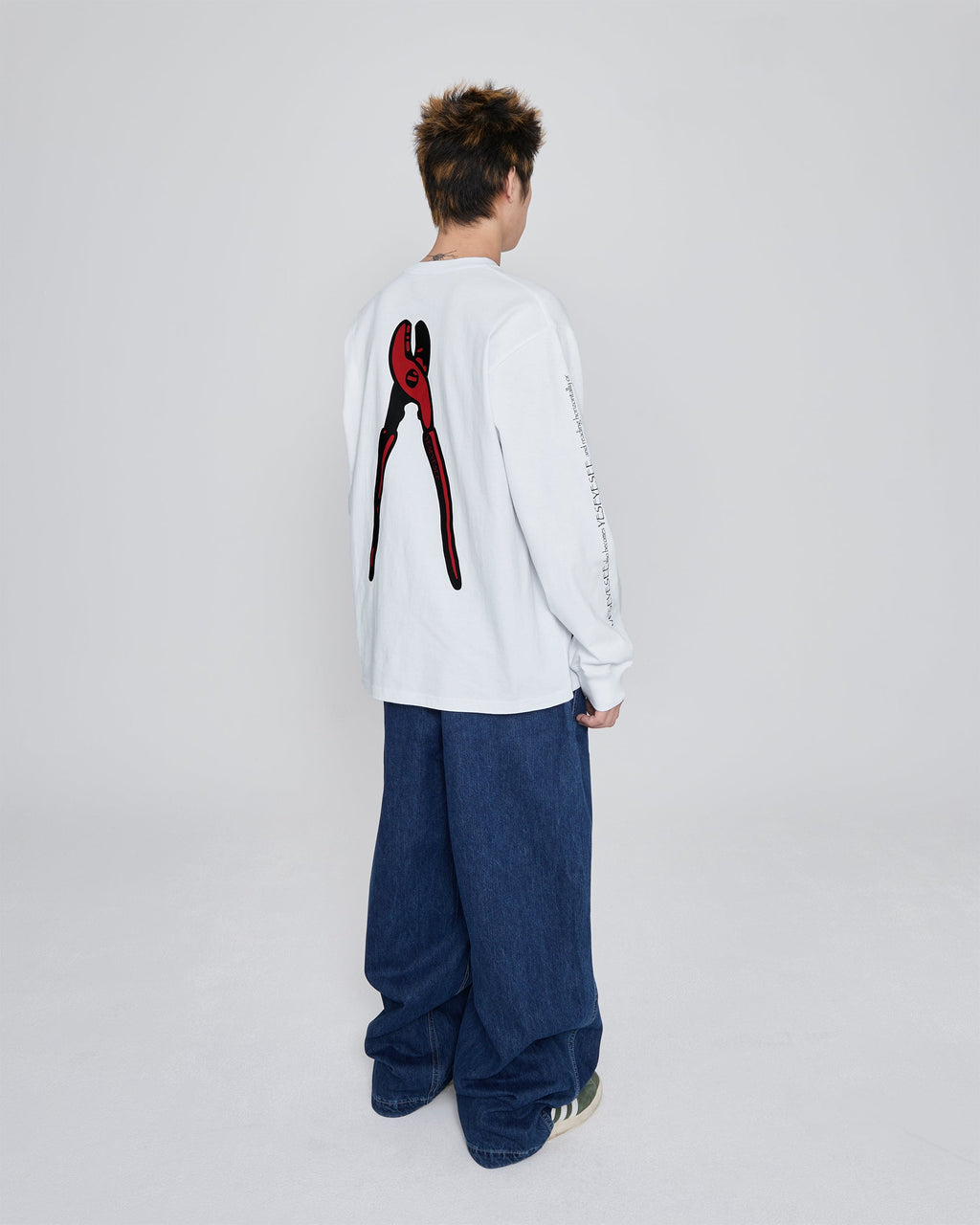 yeseyesee - Y.E.S Wire Logo L/S (White) product image 9 | TRAB K-Fashion Australia