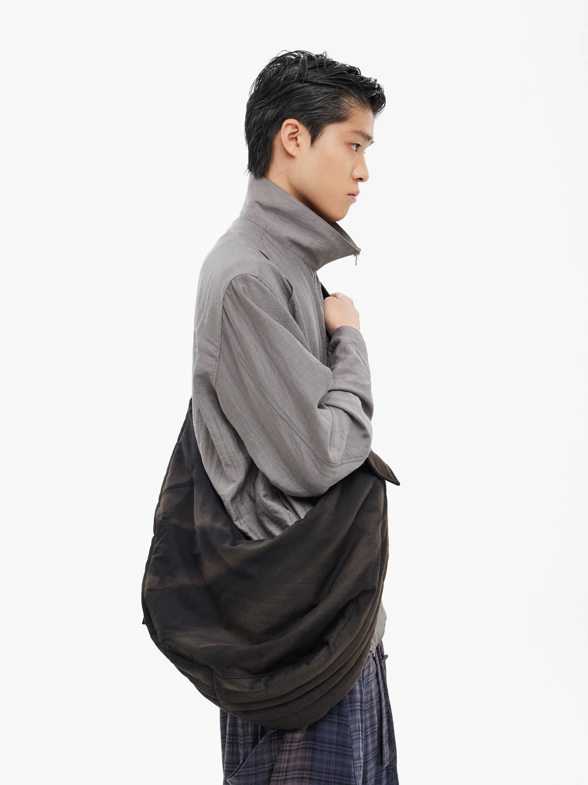 Jiyong Kim - Sun-Bleached Draped Shoulder Bag (Black) product image 4 | TRAB K-Fashion Australia