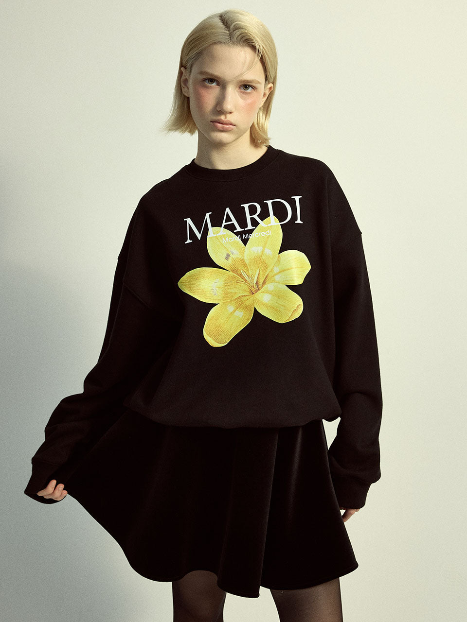 Mardi Mercredi - Sweatshirt Lilies 02 (Black) product image 1 | TRAB K-Fashion Australia