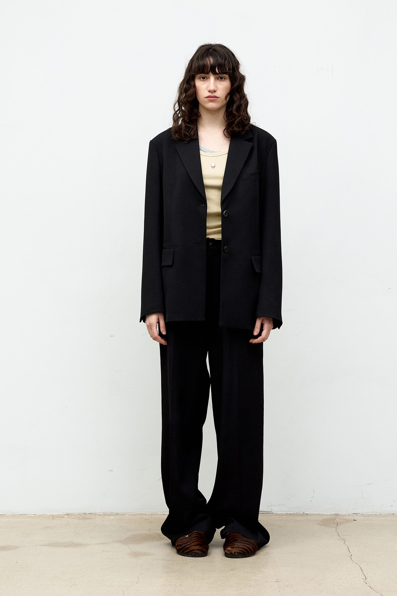 Coor - Wool Classic Blazer (Black) product image 2 | TRAB K-Fashion Australia