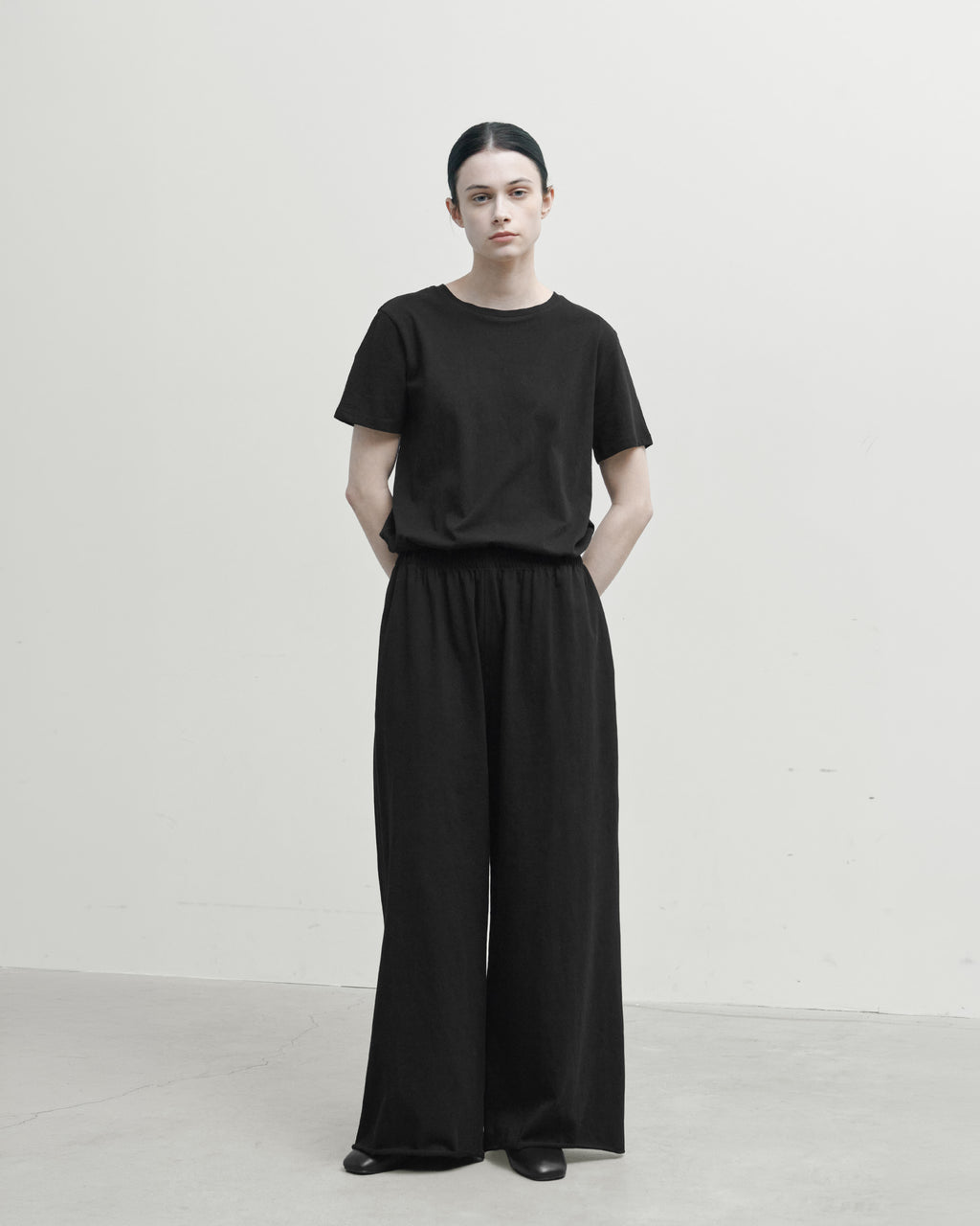 Brownyard - Round Easy T Shirt (Black) product image 2 | TRAB K-Fashion Australia